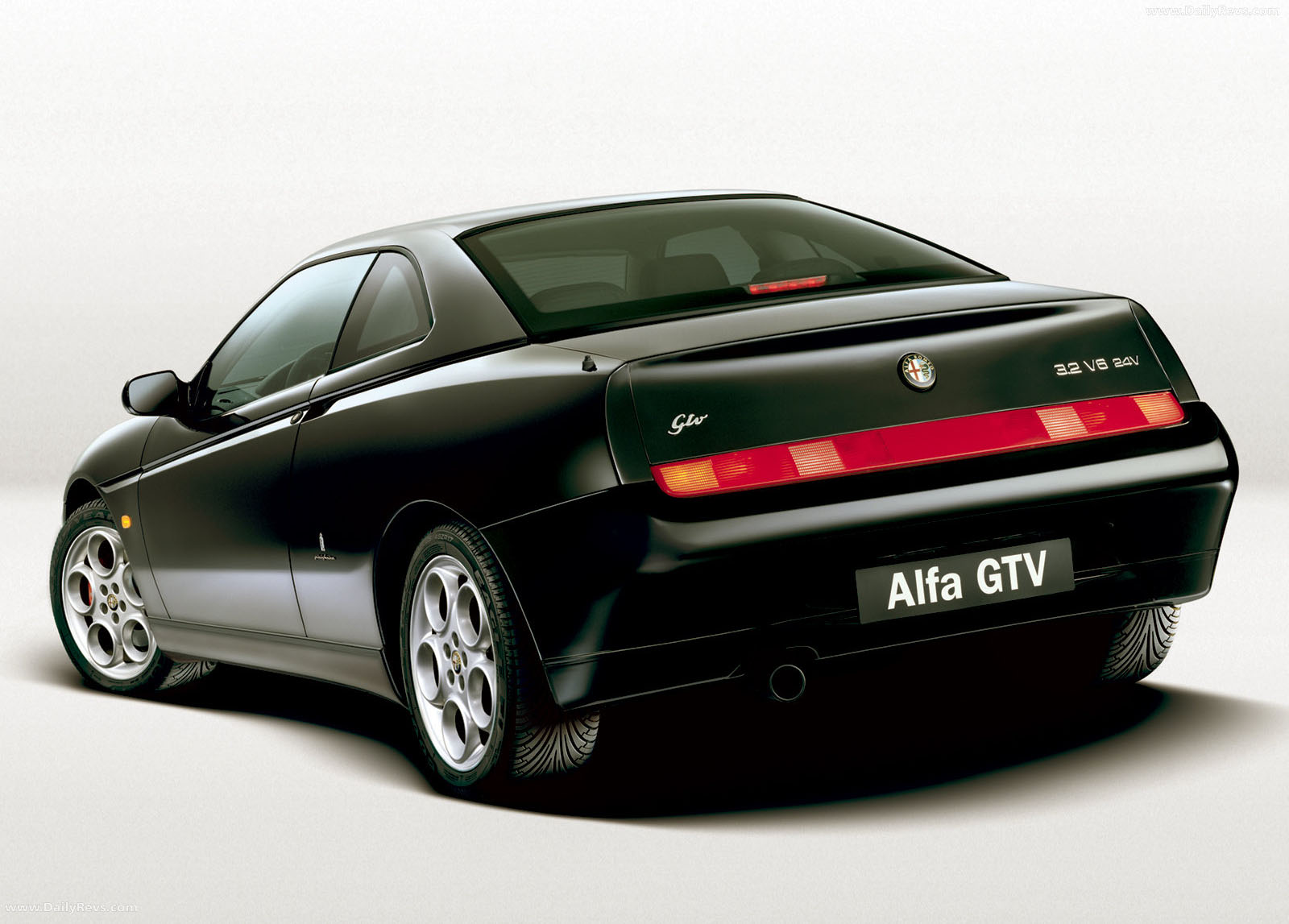 Image for 2003 Alfa Romeo GTV - Exteriors, Interiors and Details