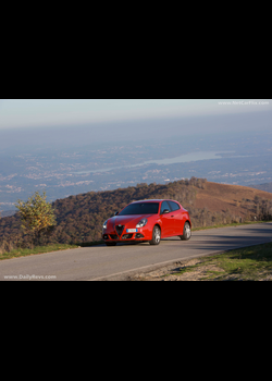 Image for 2015 Alfa Romeo Giulietta Sprint - Exteriors, Interiors and Details