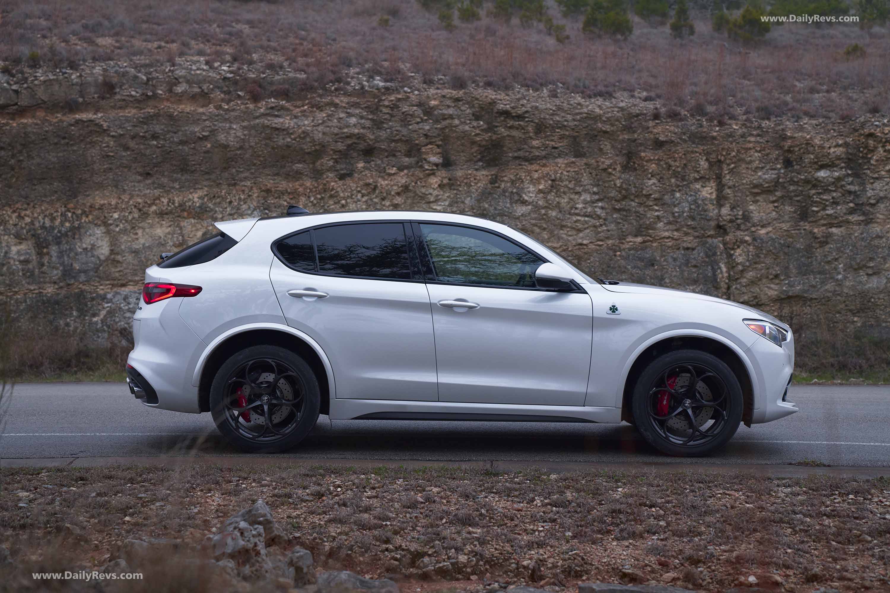 Image for 2018 Alfa Romeo Stelvio Quadrifoglio US - Exteriors, Interiors and Details