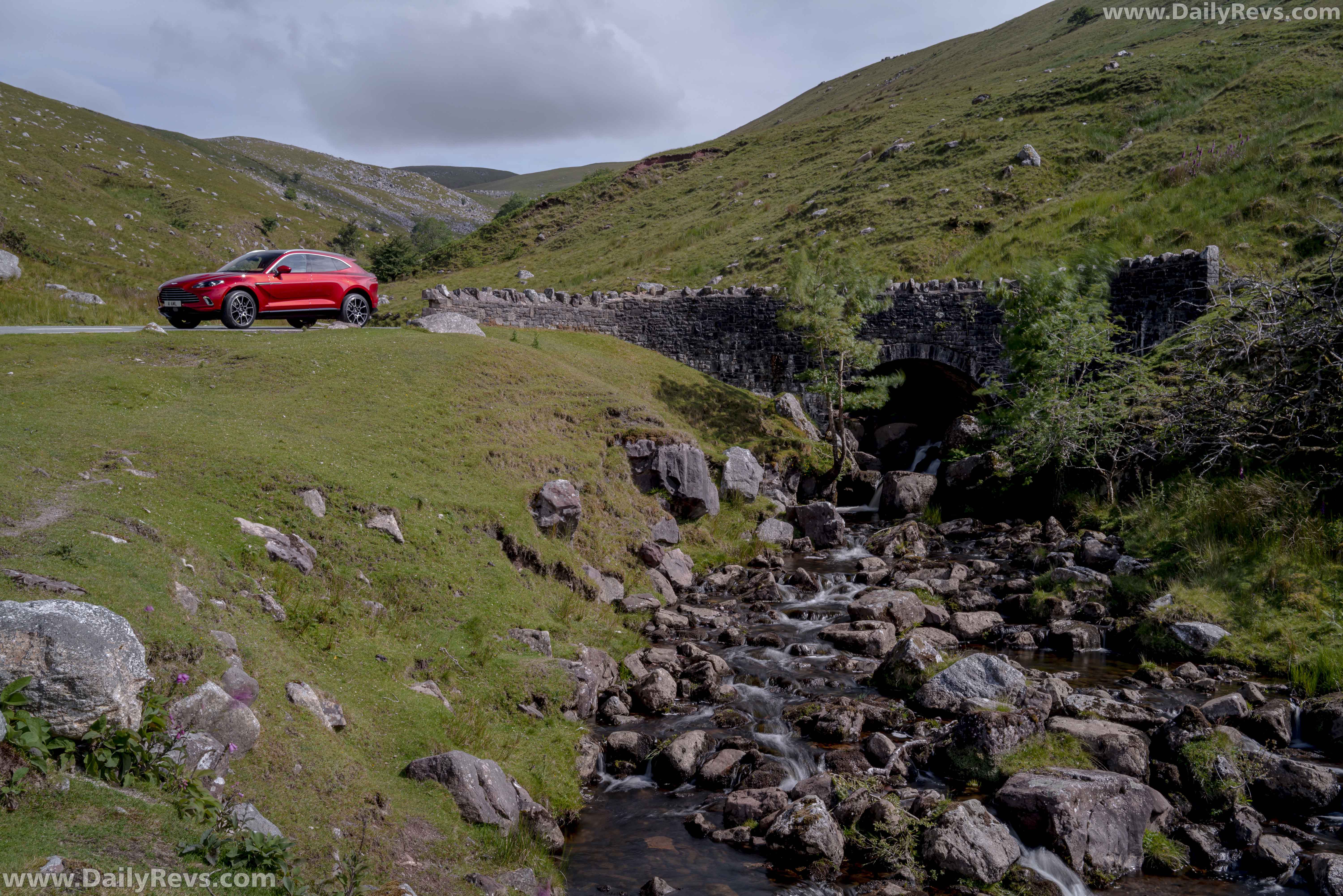 Image for 2021 Aston Martin DBX Hyper Red - Exteriors, Interiors and Details