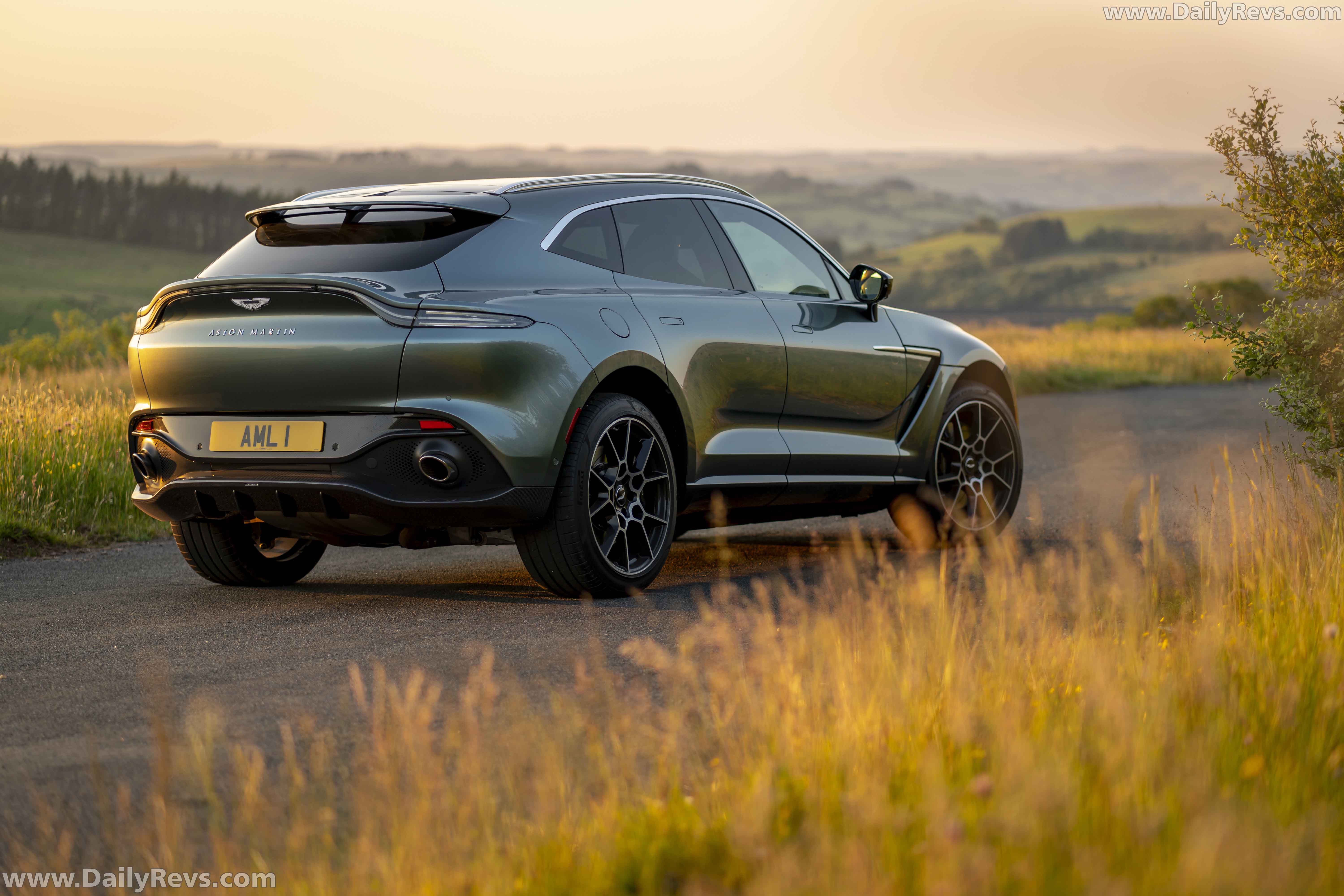 Image for 2021 Aston Martin DBX Stirling Green - Exteriors, Interiors and Details