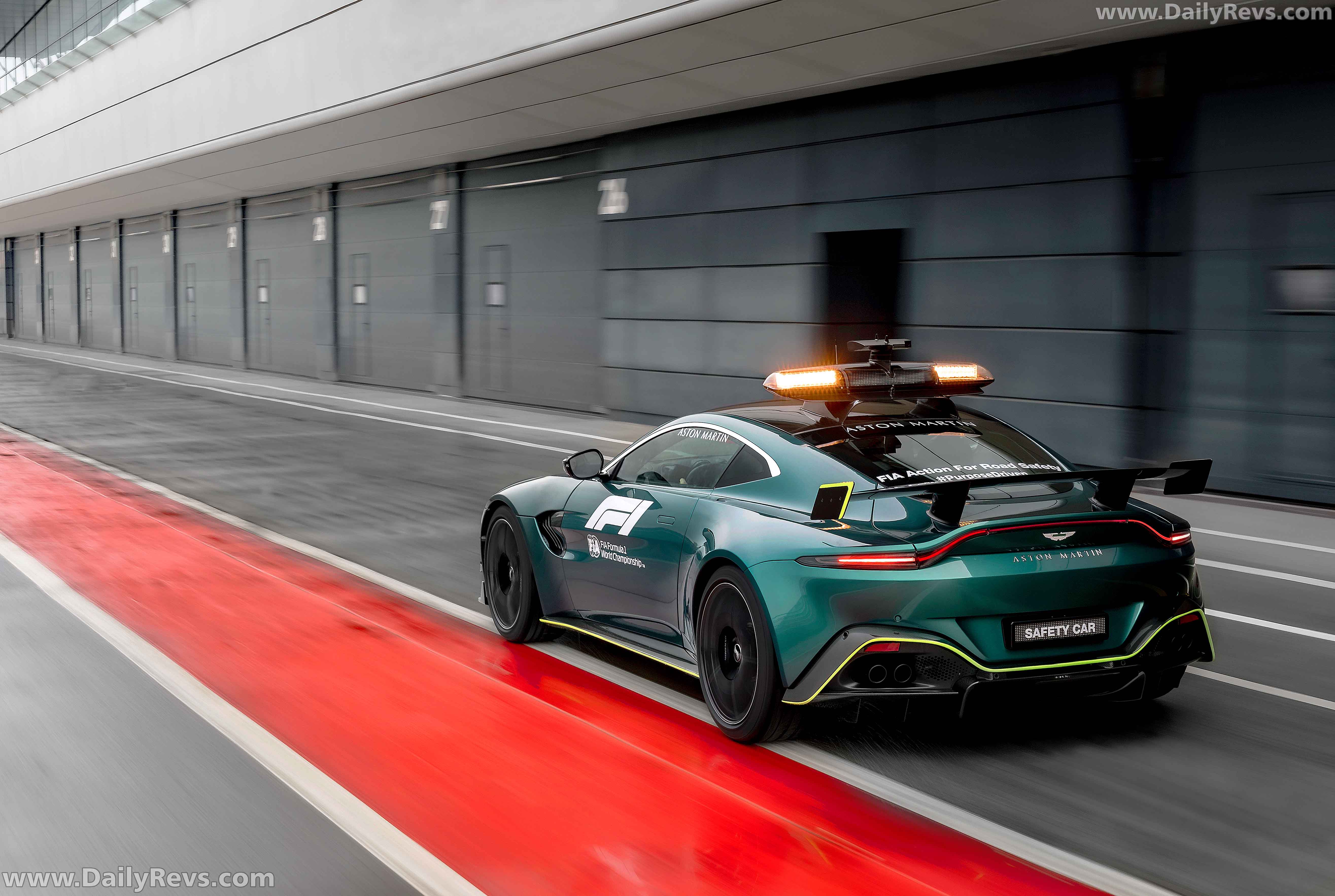Picture of 2021 Aston Martin Vantage F1 Safety Car