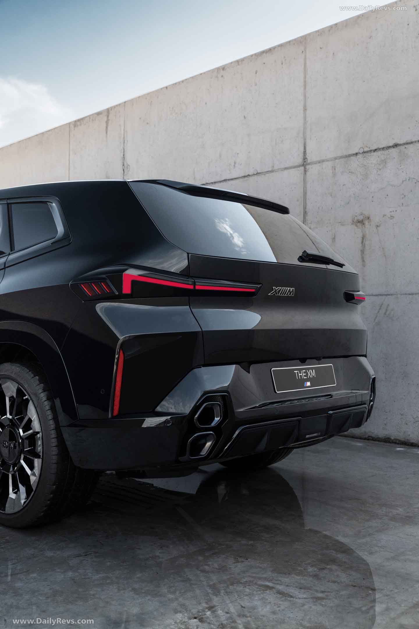 Picture of 2023 BMW XM Sapphire Black Metallic