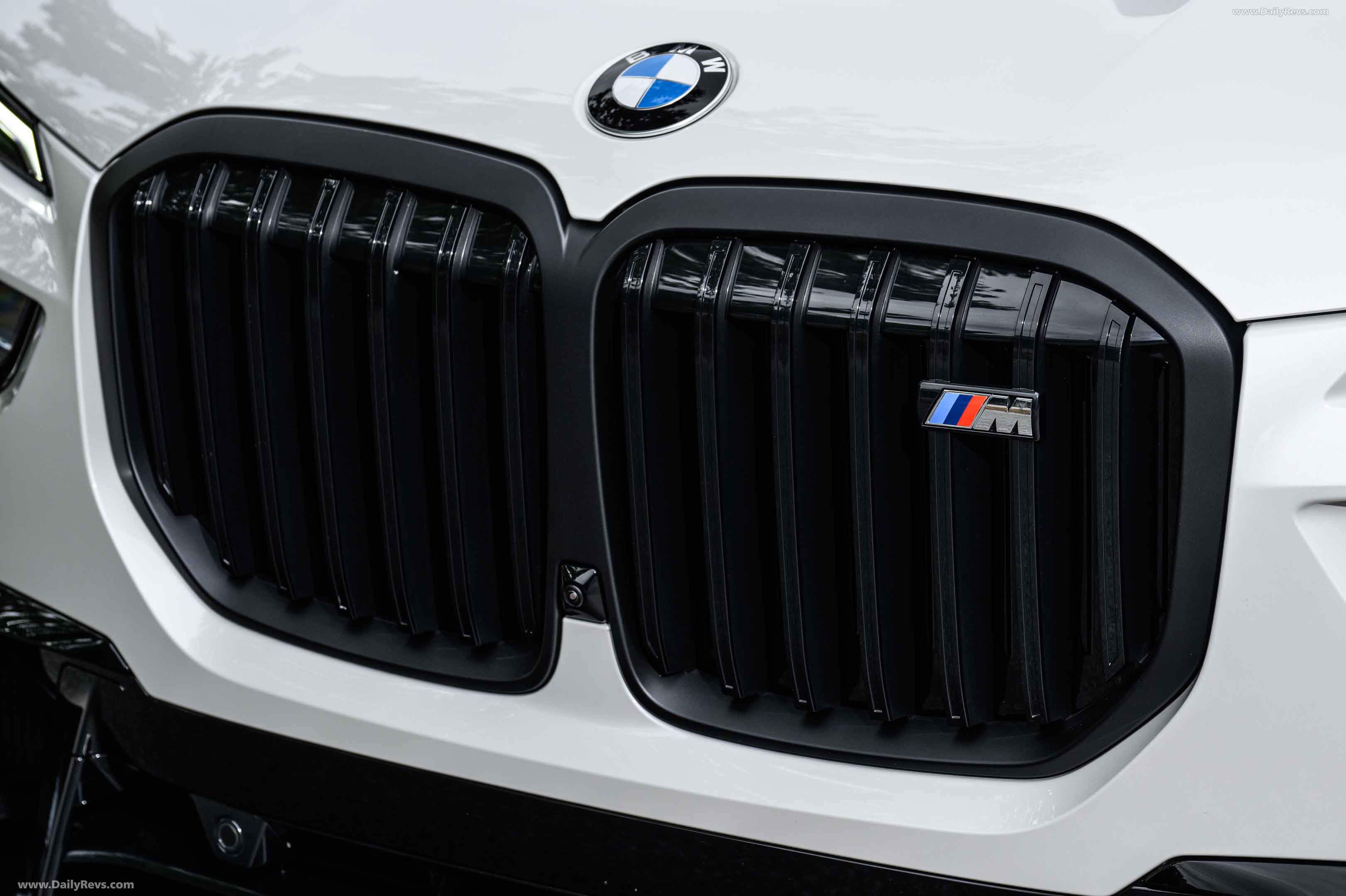 Image for 2023 BMW X7 M60i Mineral White G07 - Exteriors, Interiors and Details