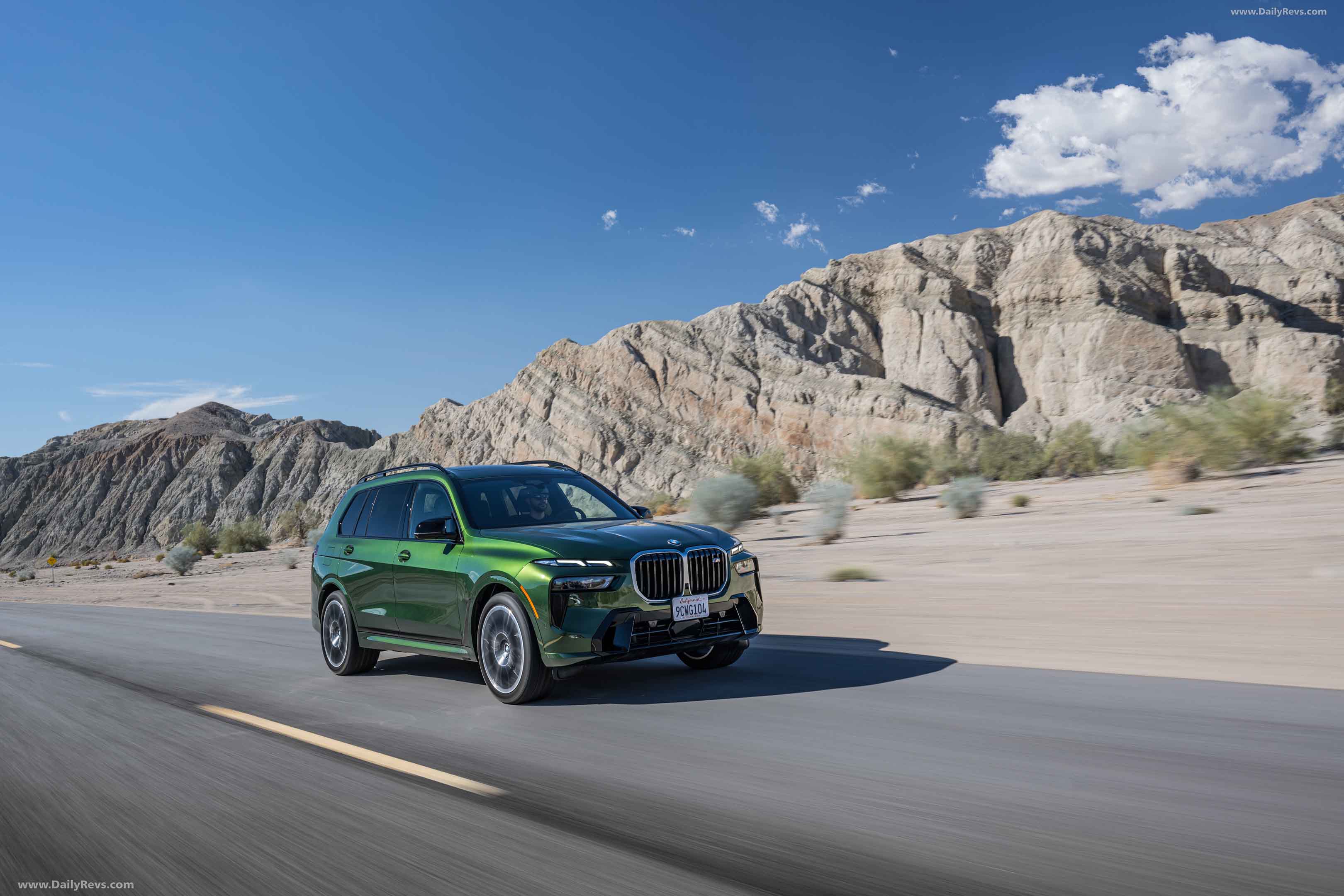 Image for 2023 BMW X7 M60i Verde Ermes G07 - Exteriors, Interiors and Details