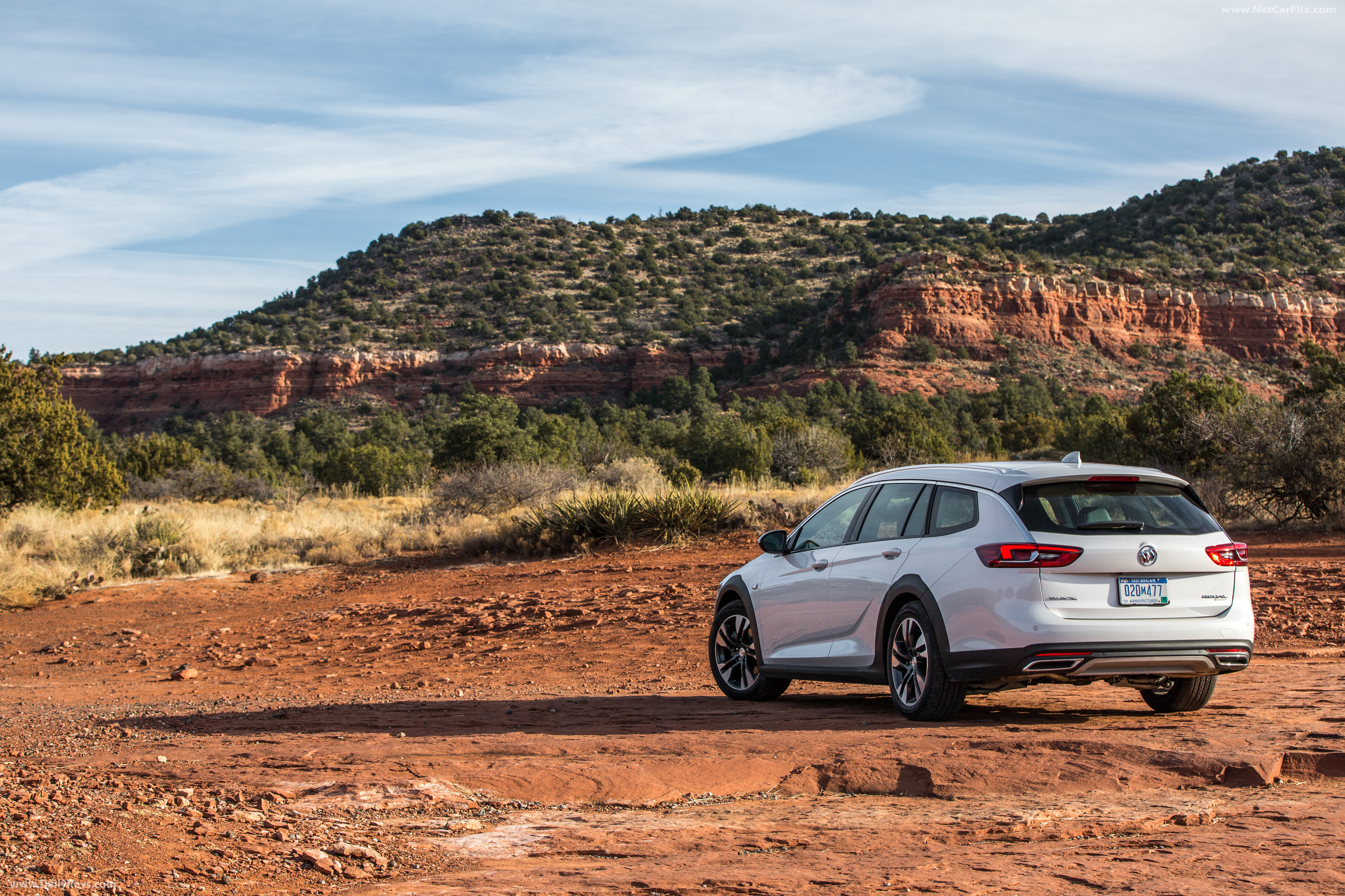 Image for 2018 Buick Regal TourX - Exteriors, Interiors and Details