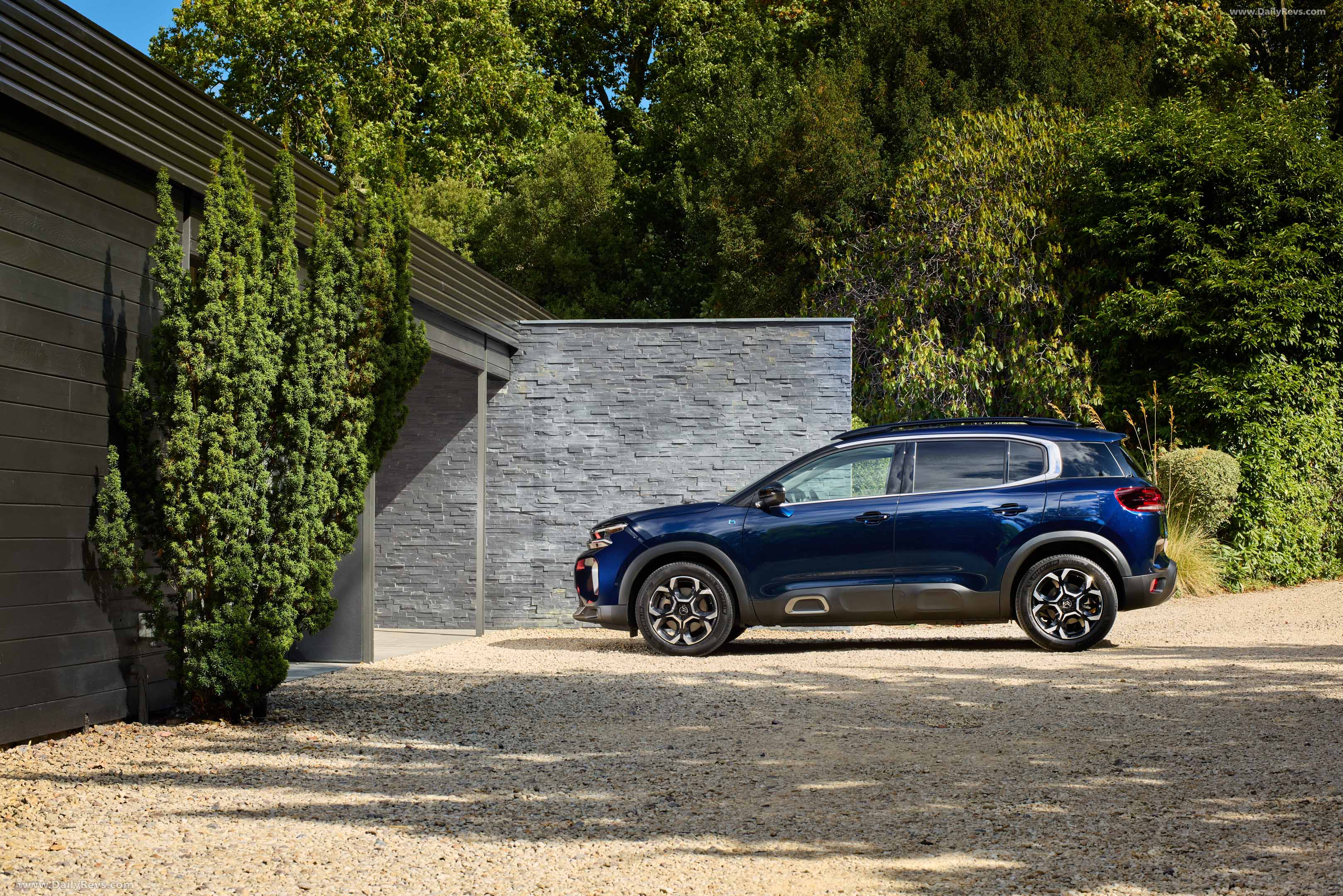 Image for 2022 Citroen C5 Aircross Hybrid UK Version - Exteriors, Interiors and Details