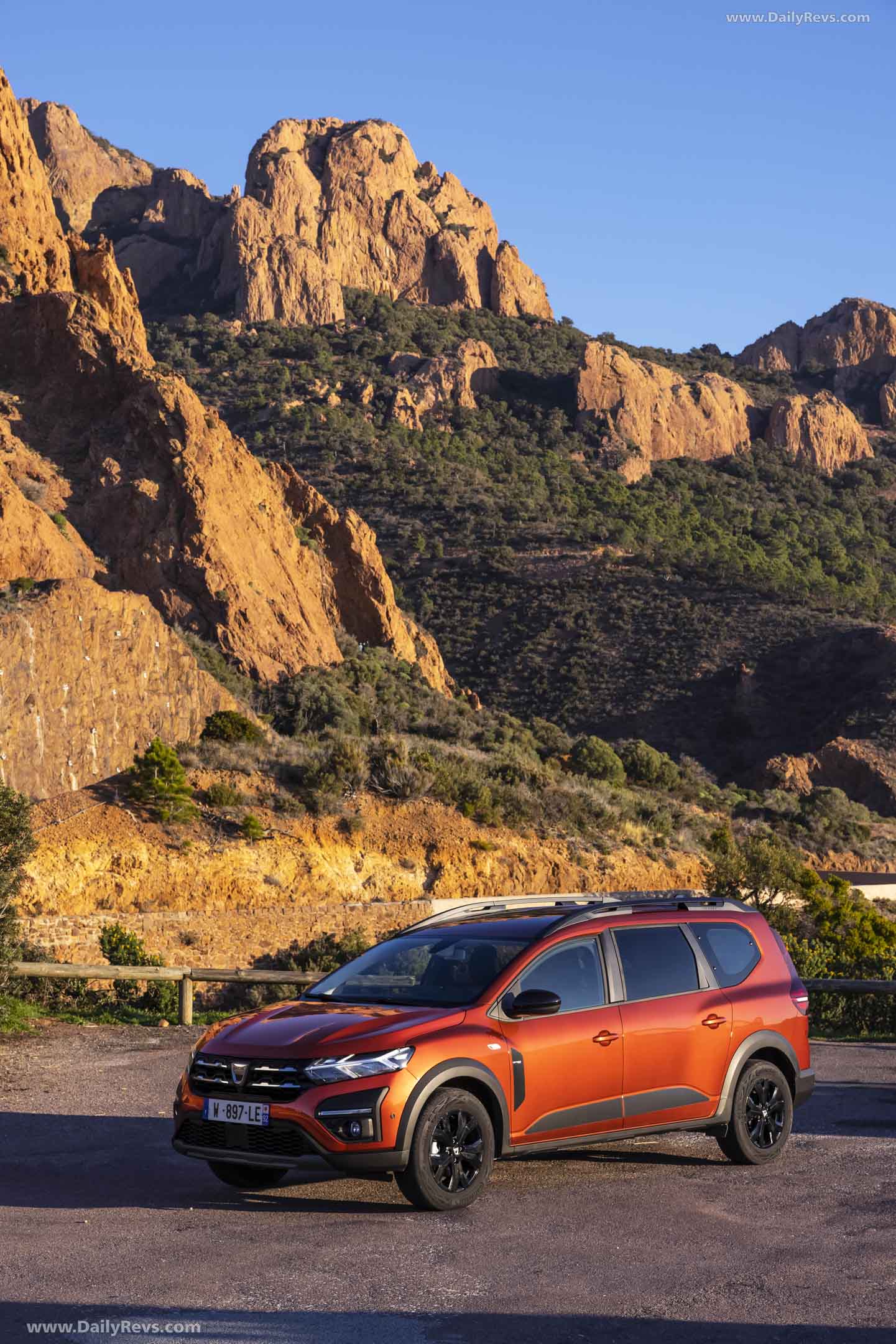 Image for 2023 Dacia Jogger - Exteriors, Interiors and Details