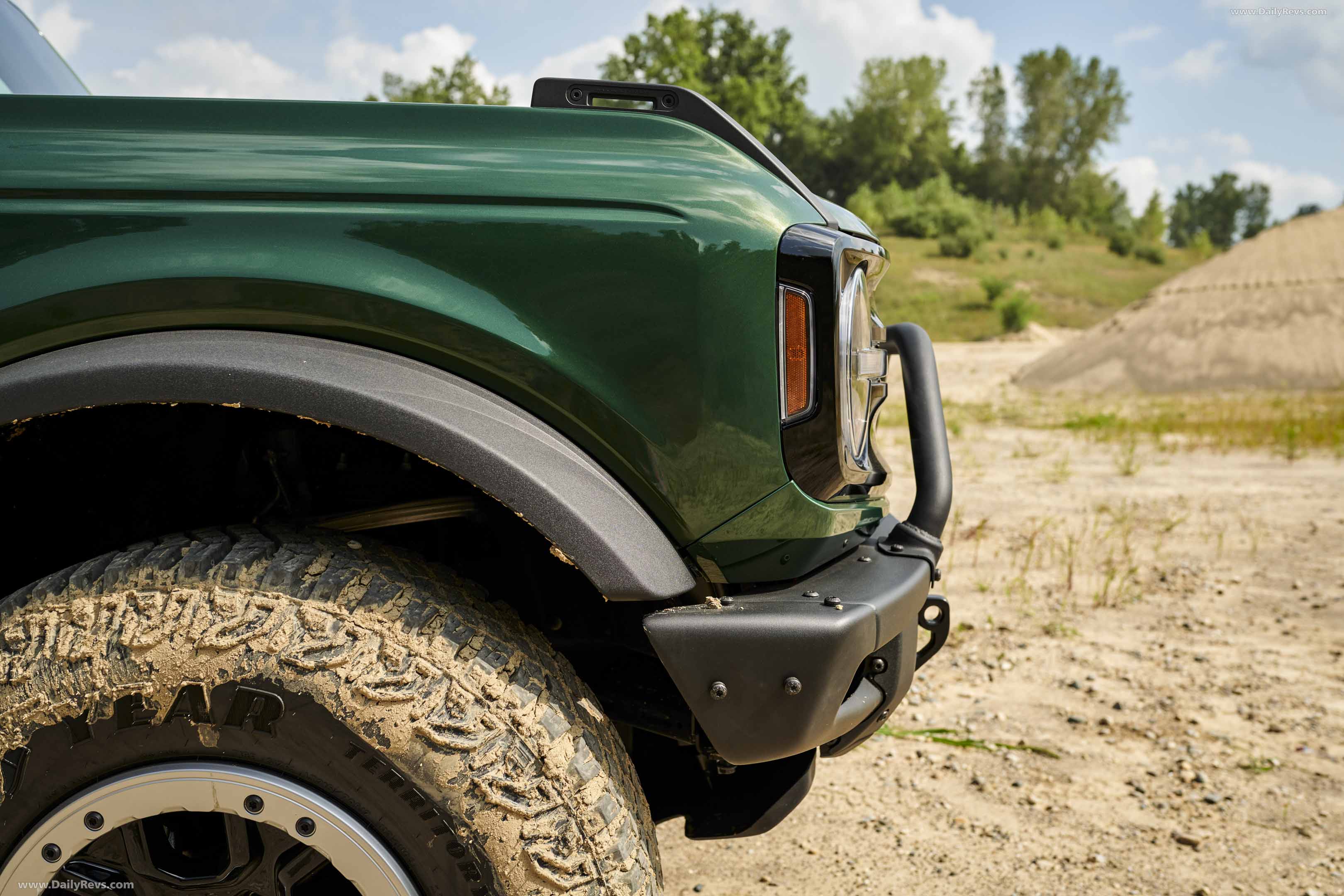 Image for 2022 Ford Bronco 4-door Eruption Green - Exteriors, Interiors and Details