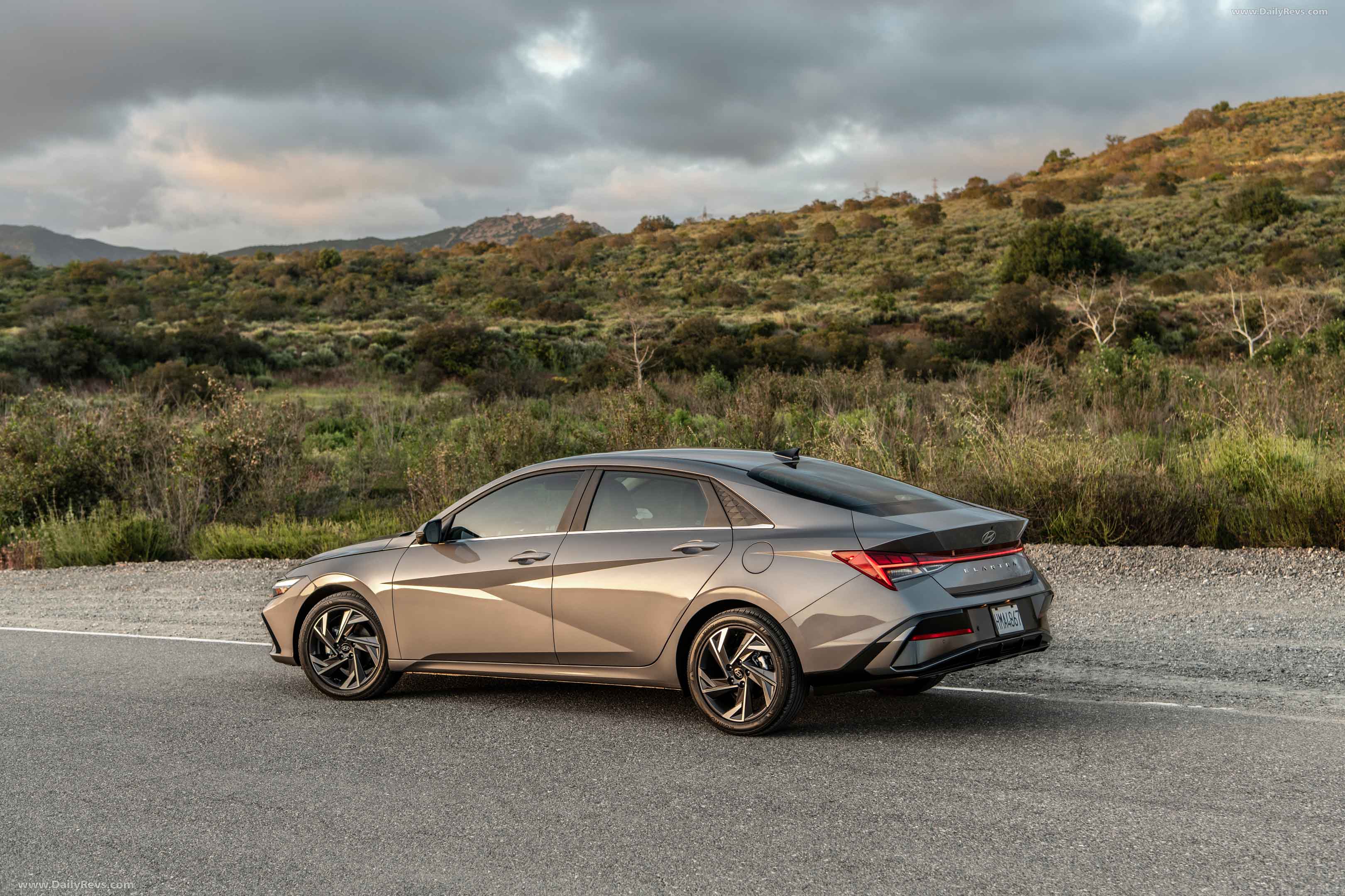 2024 Hyundai Elantra Limited - Stunning HD Photos, Videos, Specs ...