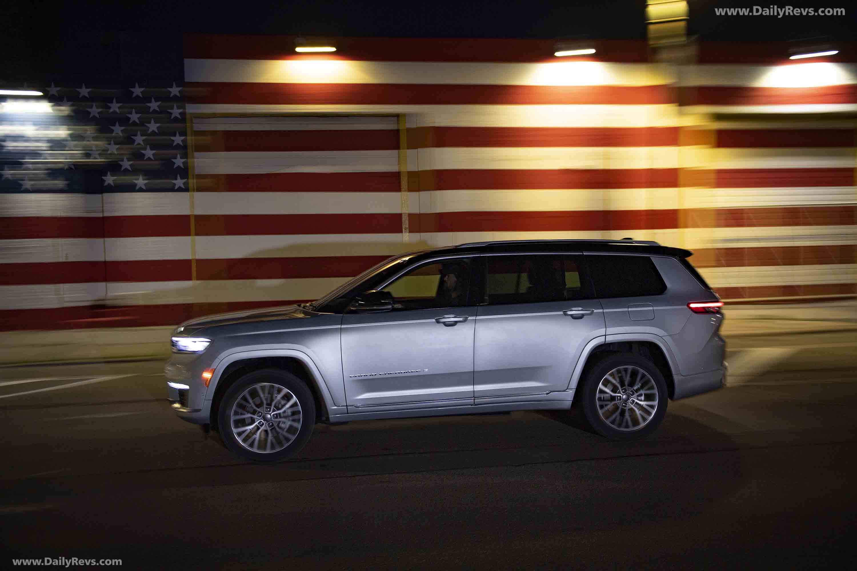 Image for 2021 Jeep Grand Cherokee L Summit - Exteriors, Interiors and Details