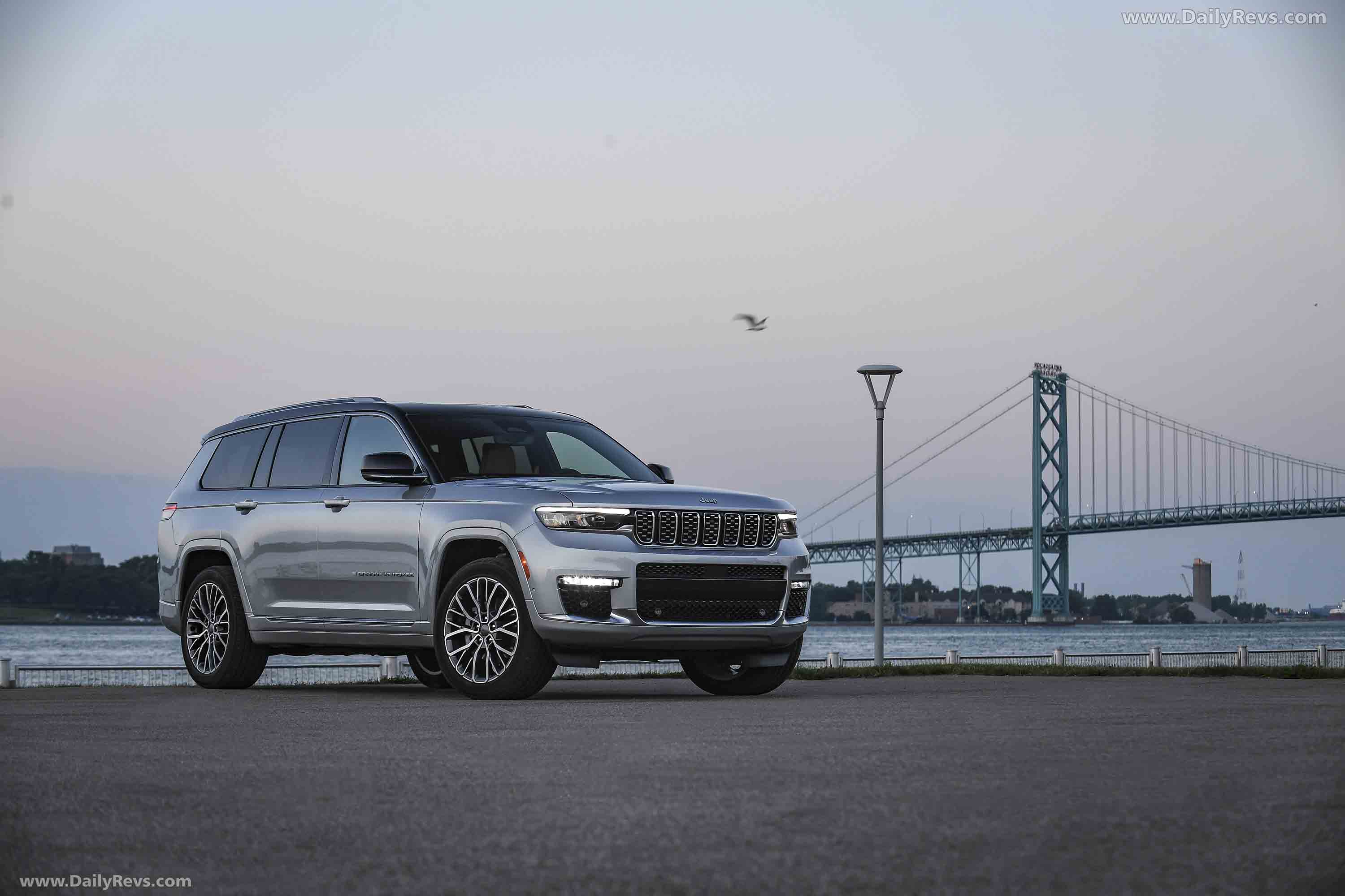 Image for 2021 Jeep Grand Cherokee L Summit - Exteriors, Interiors and Details