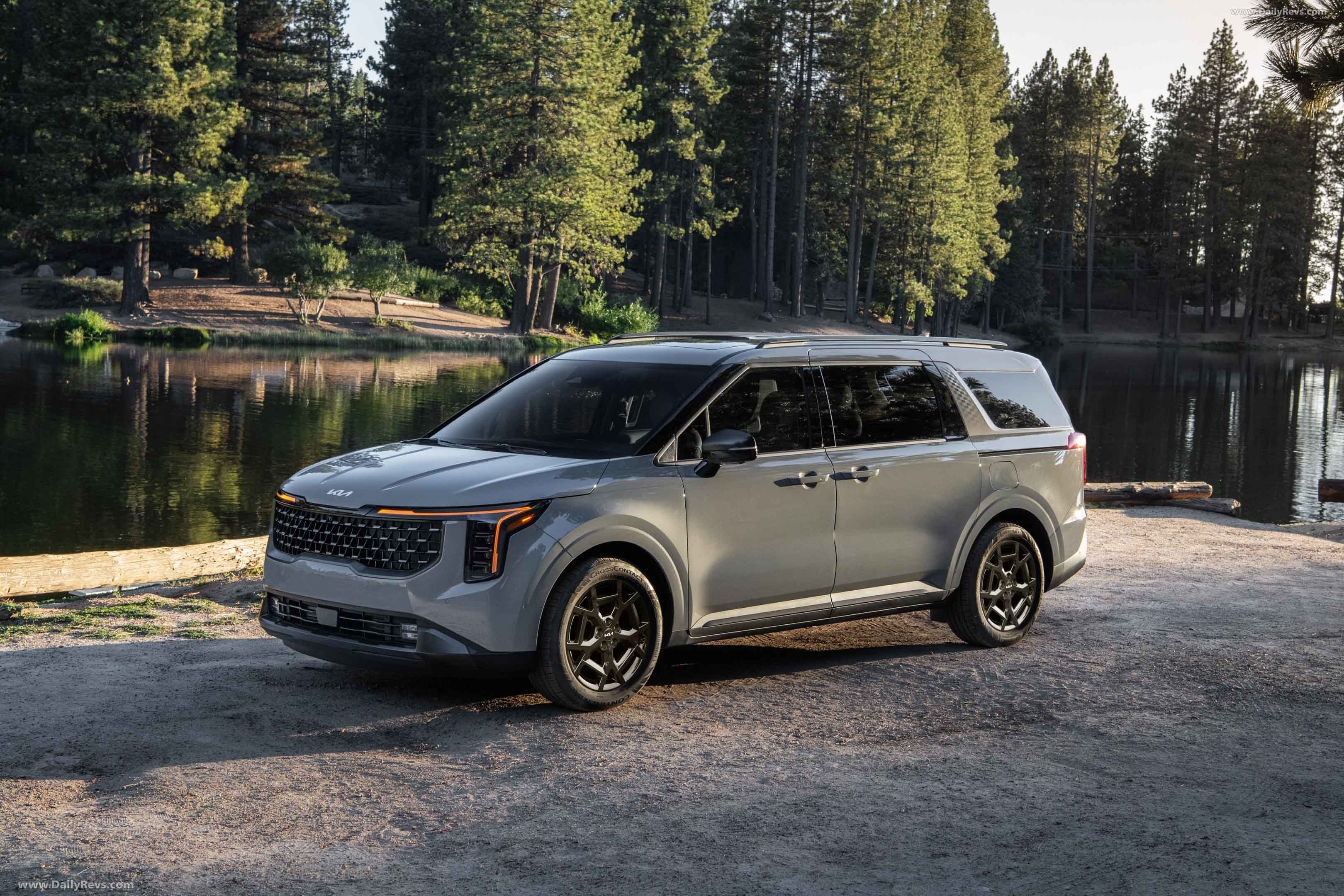 2025 Kia Carnival HEV Stunning HD Photos, Videos, Specs, Features