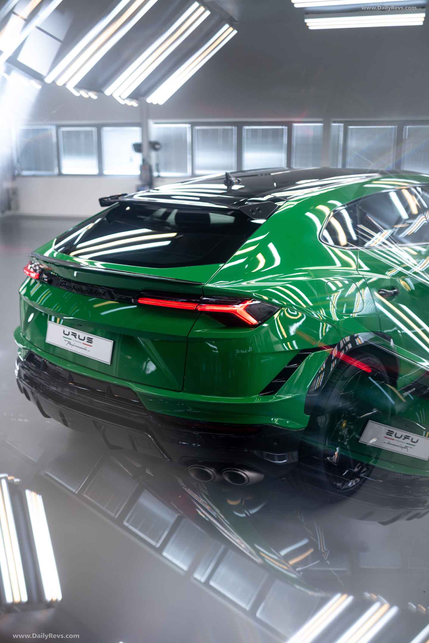 Image for 2023 Lamborghini Urus Performante - Exteriors, Interiors and Details