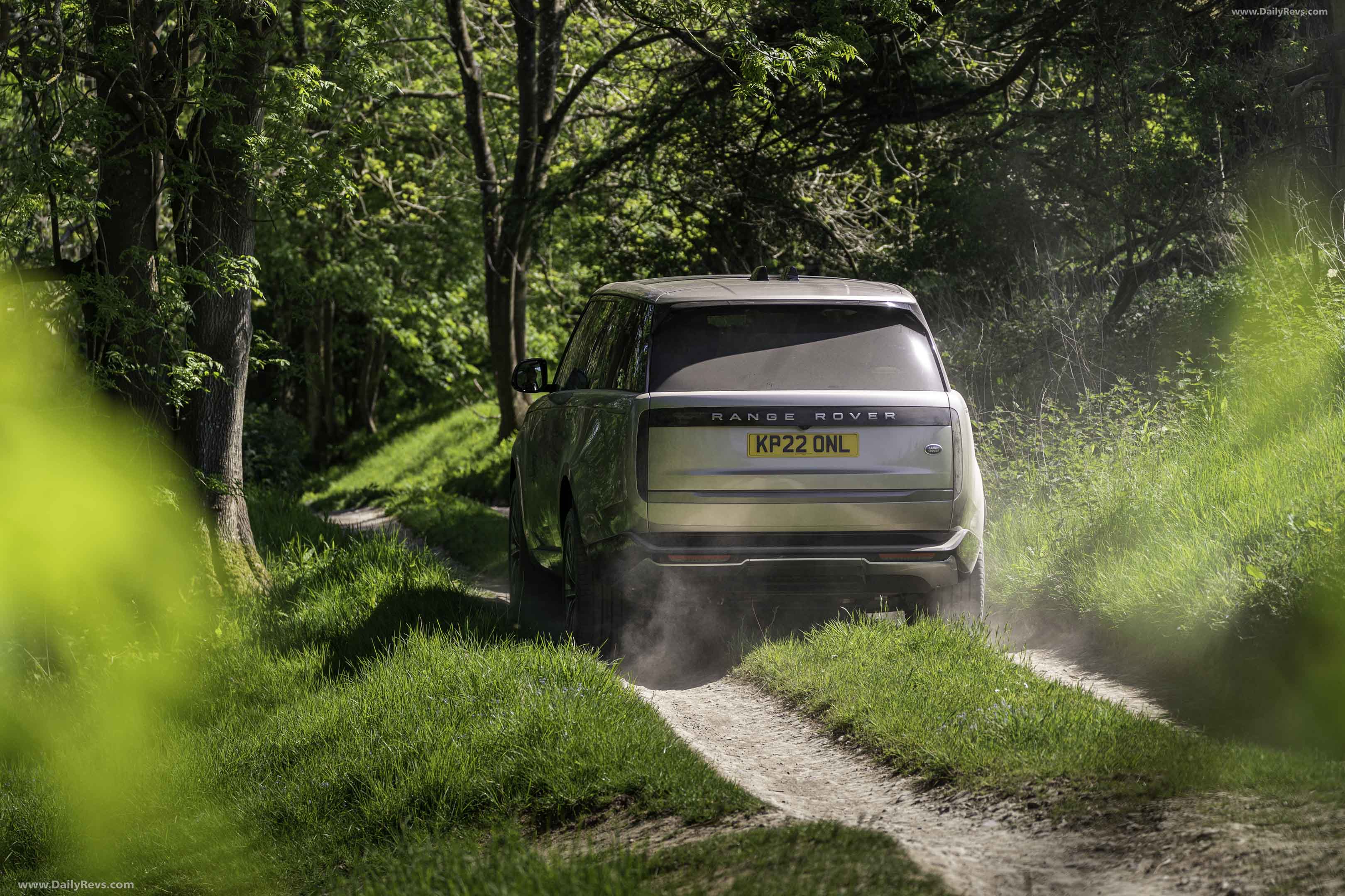 Image for 2022 Land Rover Range Rover Batumi Gold - Exteriors, Interiors and Details