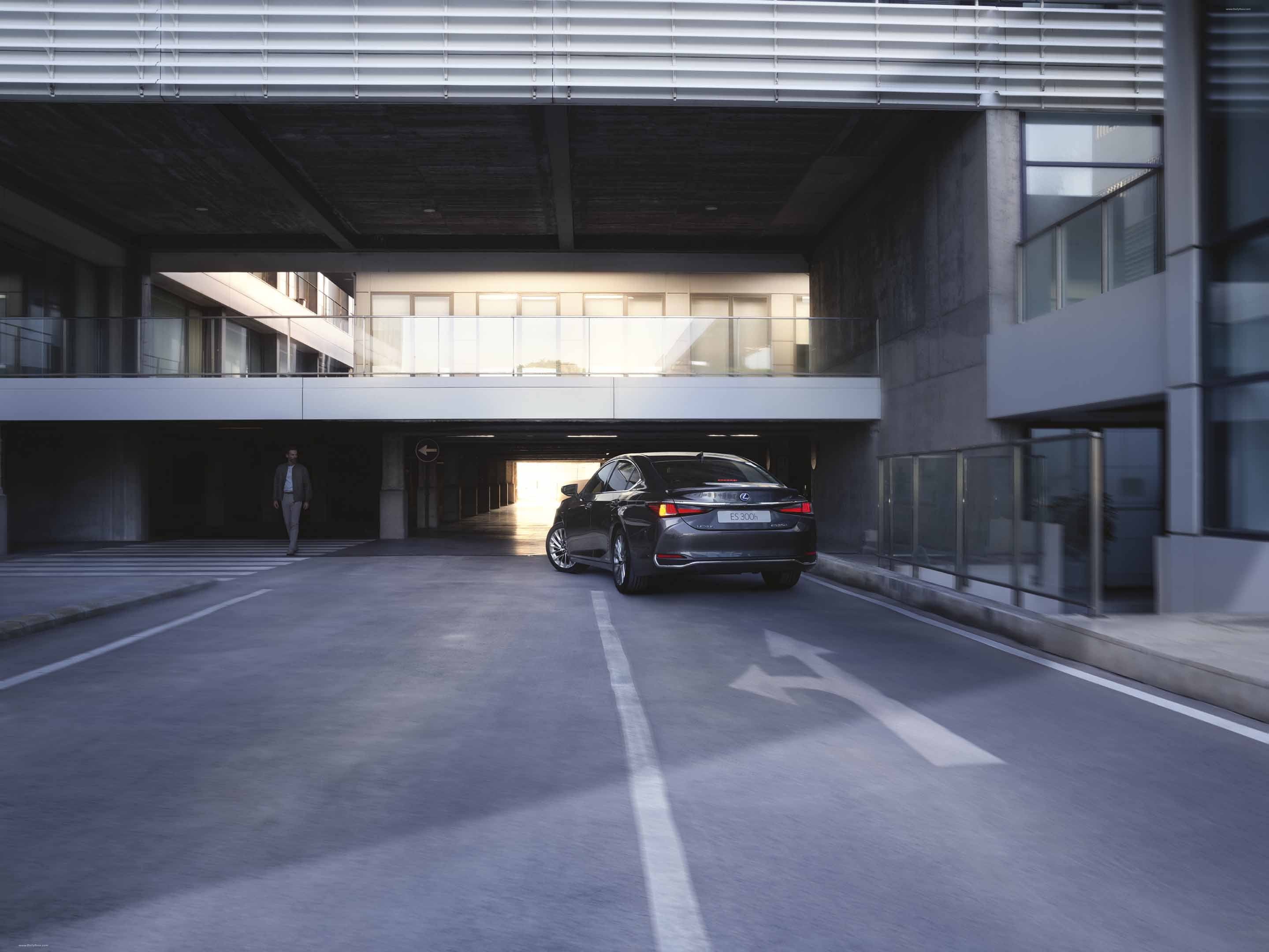 Picture of 2022 Lexus ES 300h