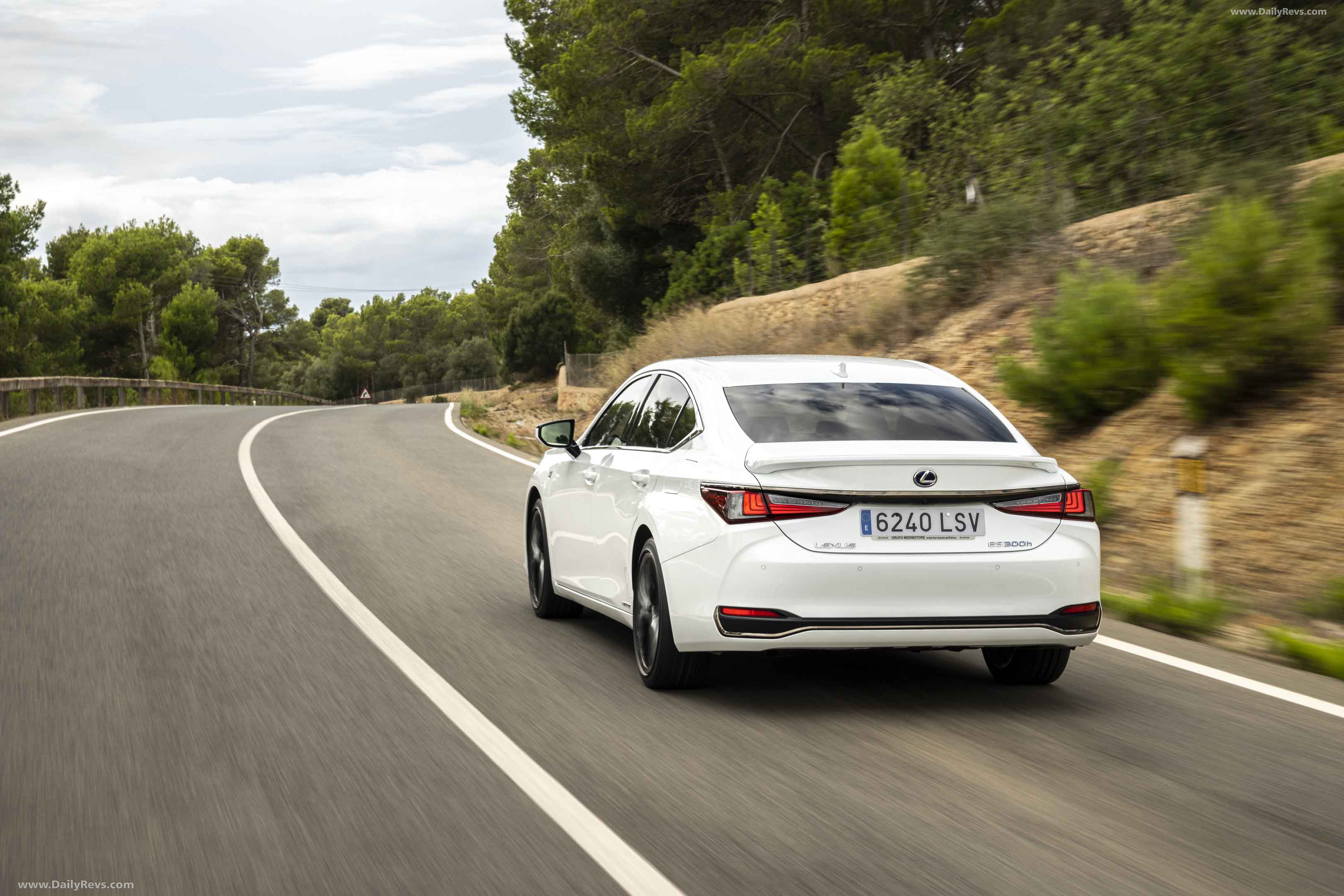 Image for 2022 Lexus ES 300h F Sport - Exteriors, Interiors and Details