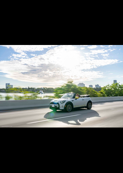 Image for 2022 MINI Cooper SE Convertible Concept - Exteriors, Interiors and Details