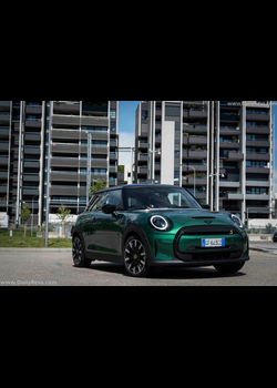 Image for 2022 MINI Cooper SE European Version - Exteriors, Interiors and Details