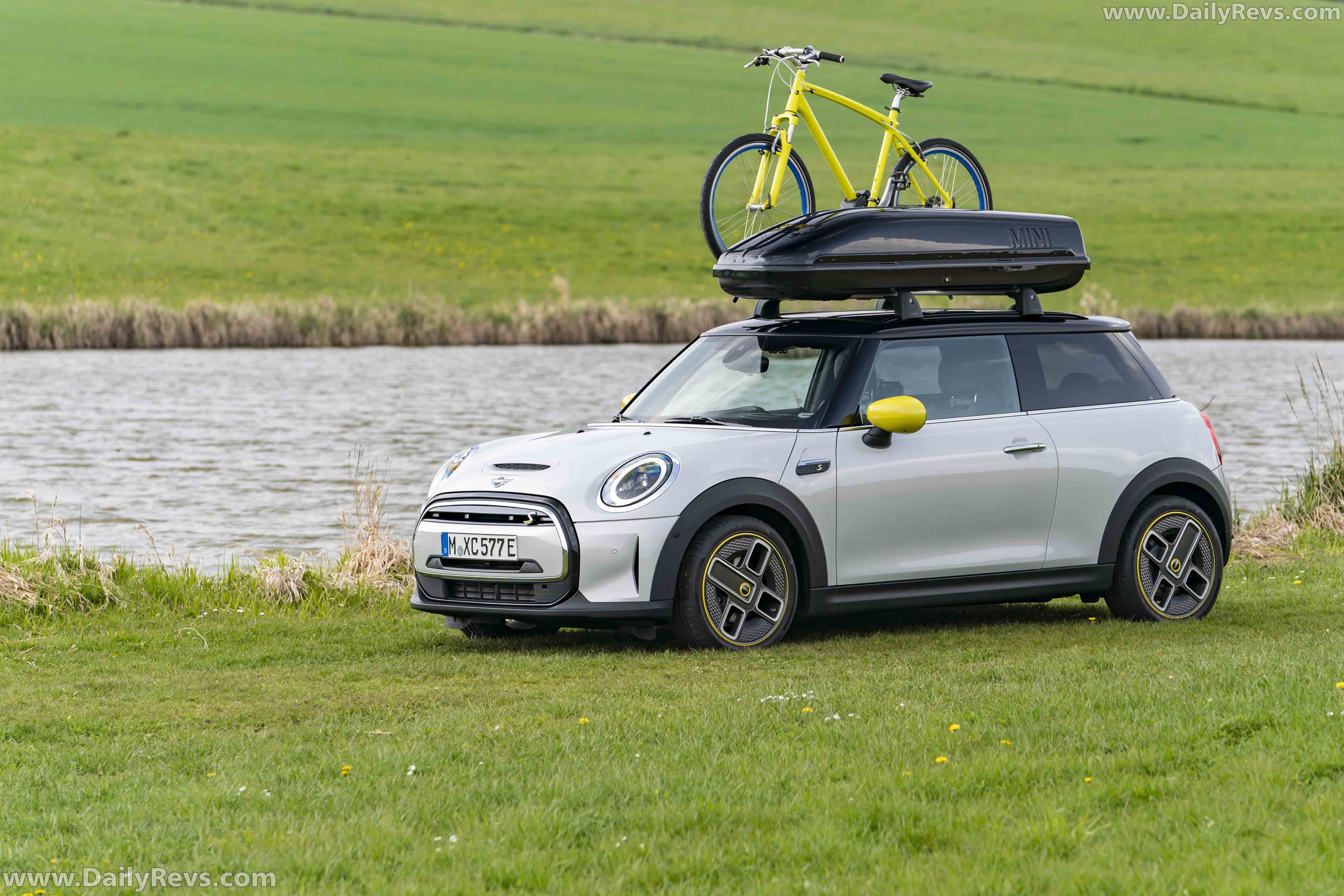 Image for 2021 MINI Cooper SE - Exteriors, Interiors and Details