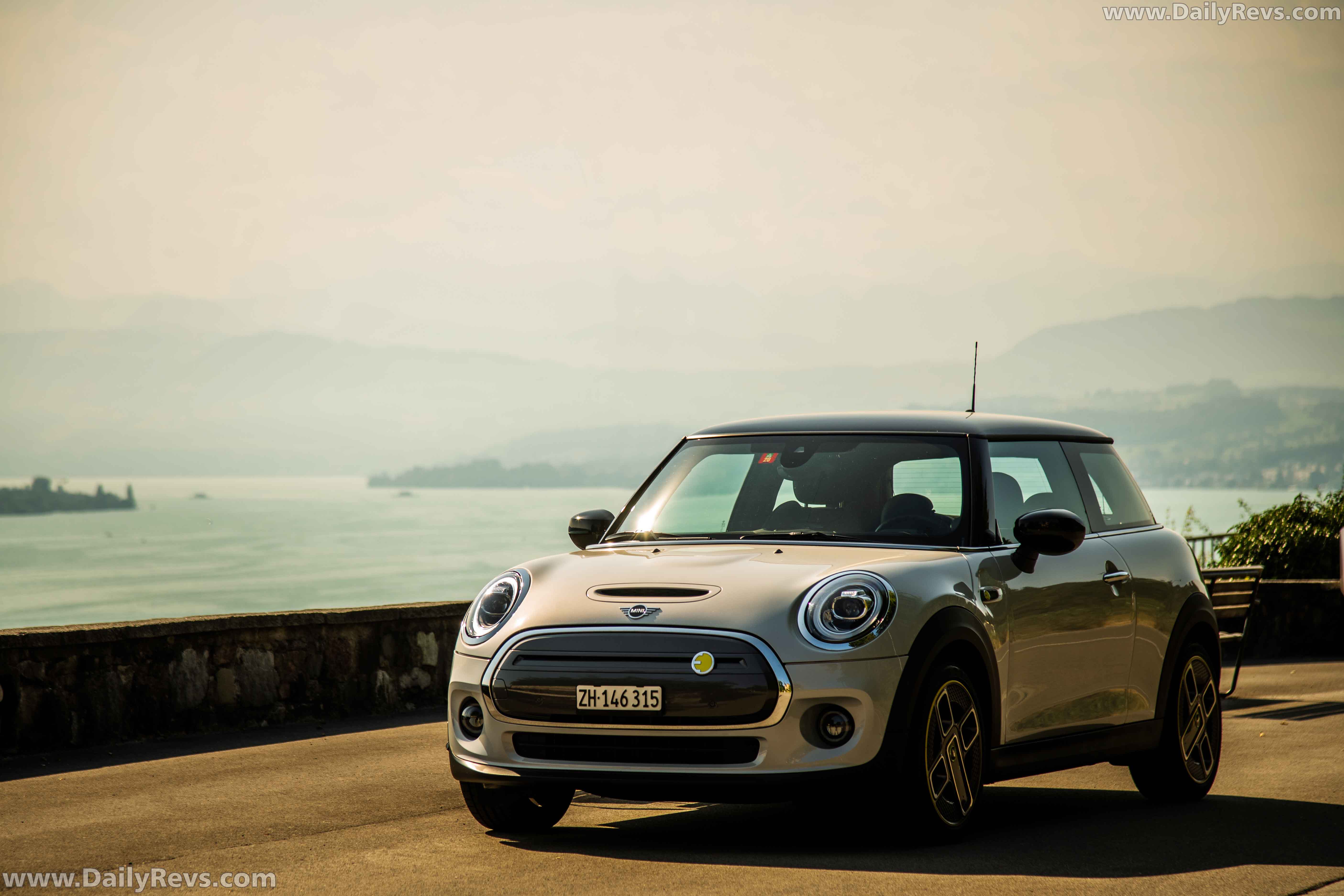 Image for 2020 MINI Cooper SE - Exteriors, Interiors and Details