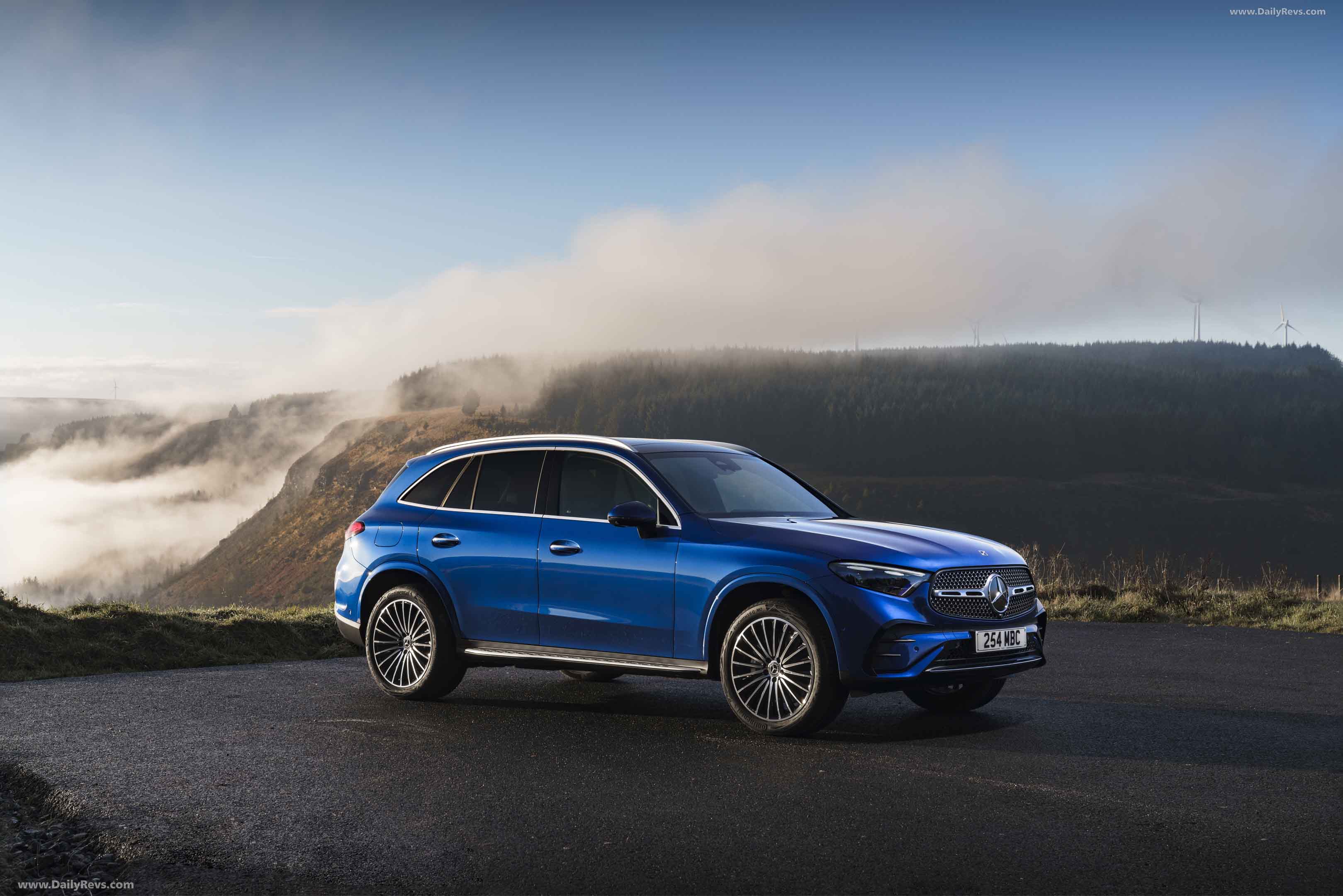 Image for 2023 Mercedes-Benz GLC 300 e UK Version - Exteriors, Interiors and Details