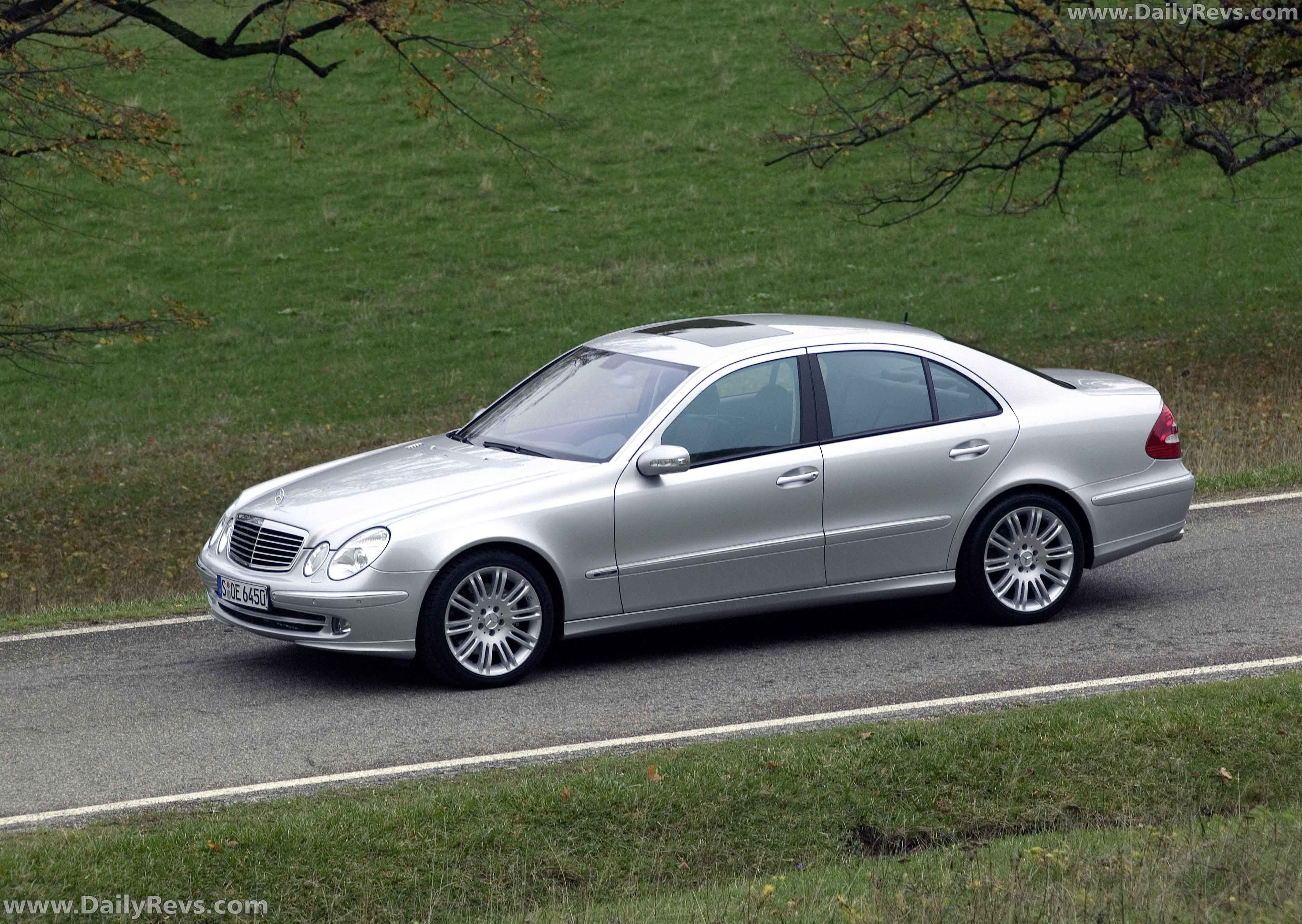 Image for 2005 Mercedes-Benz E 350 with Sports Equipment - Exteriors, Interiors and Details