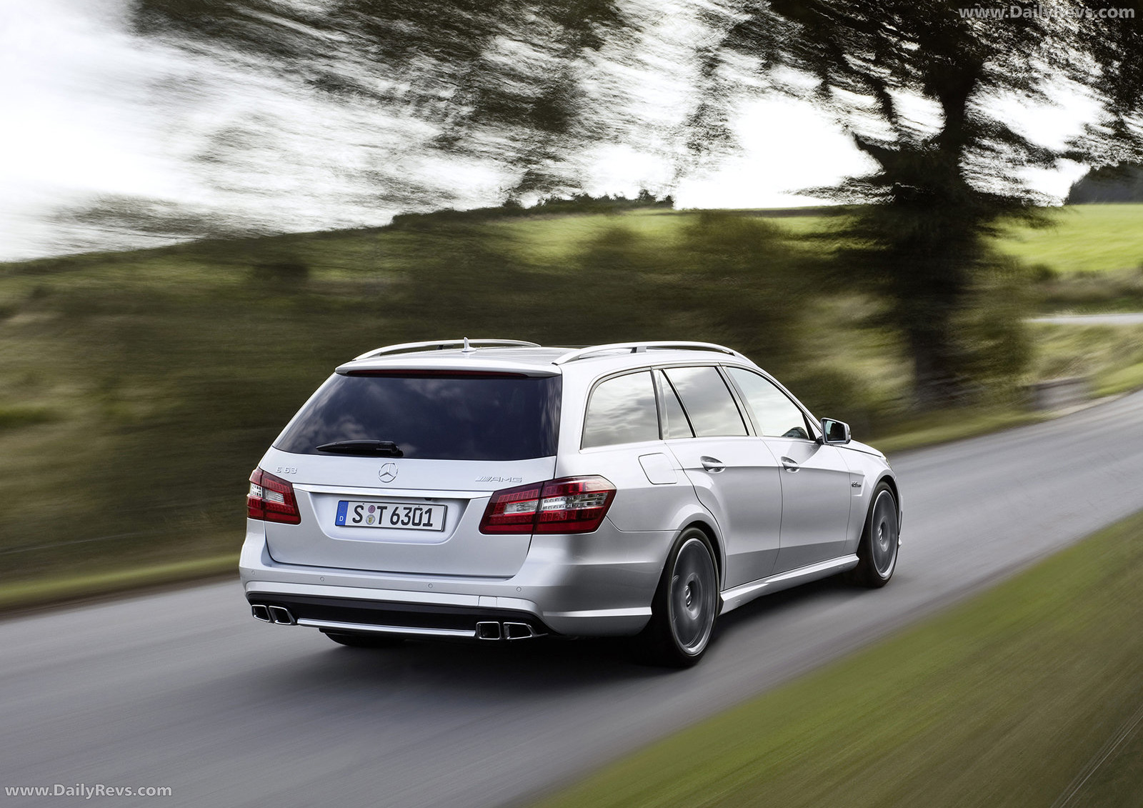 Image for 2010 Mercedes-Benz E63 AMG Estate - Exteriors, Interiors and Details