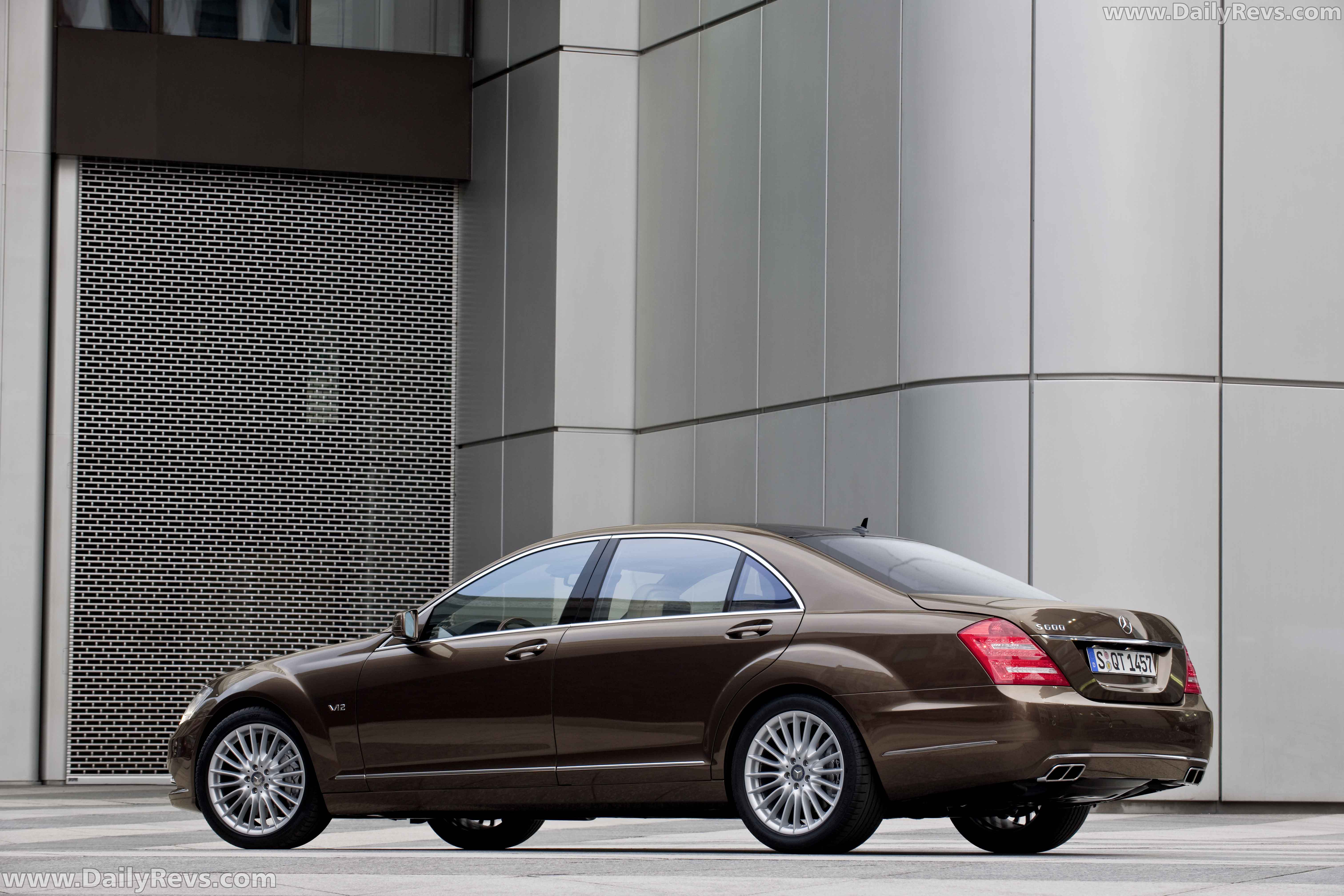 Image for 2010 Mercedes-Benz S-Class - Exteriors, Interiors and Details