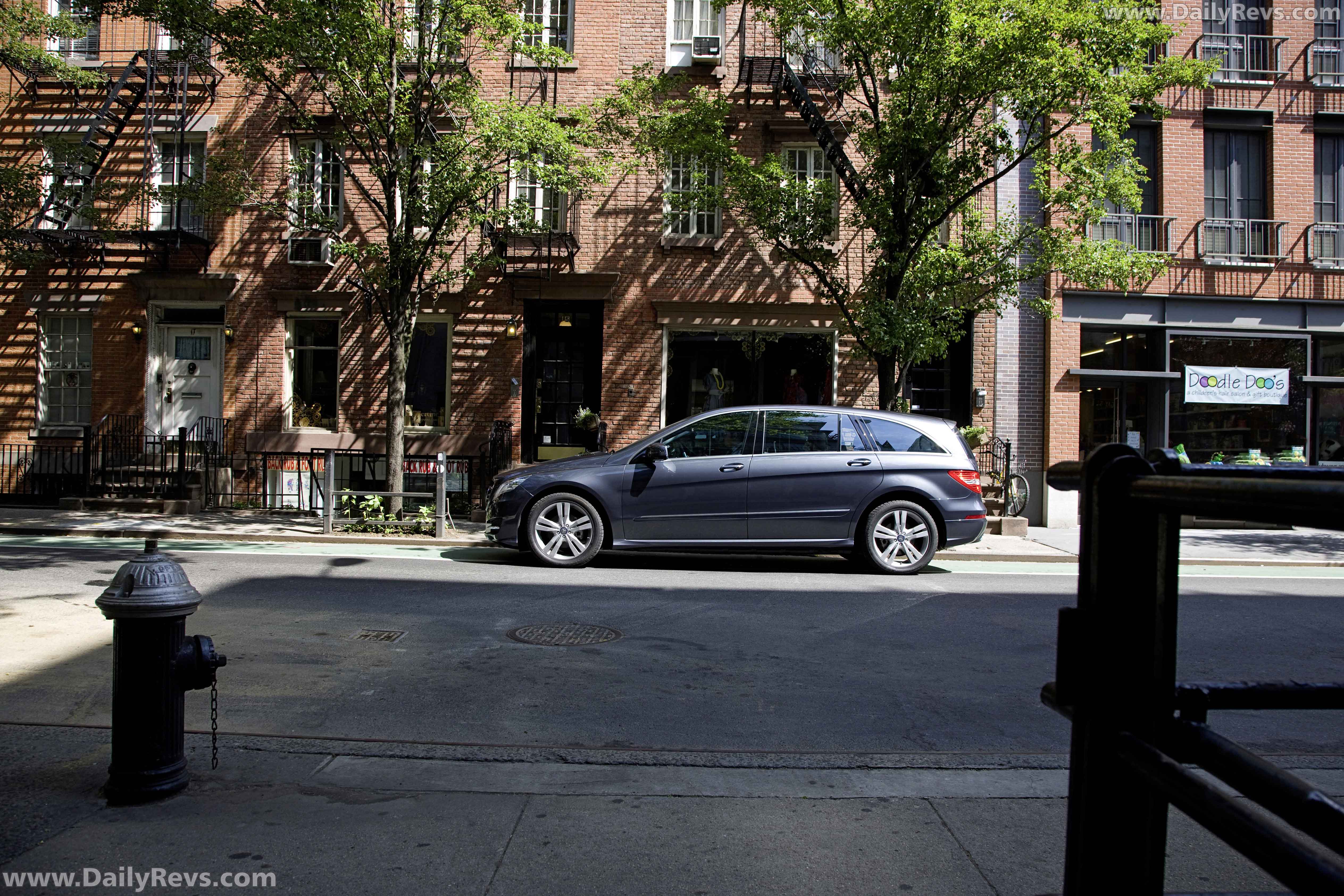 Image for 2011 Mercedes-Benz R-Class - Exteriors, Interiors and Details