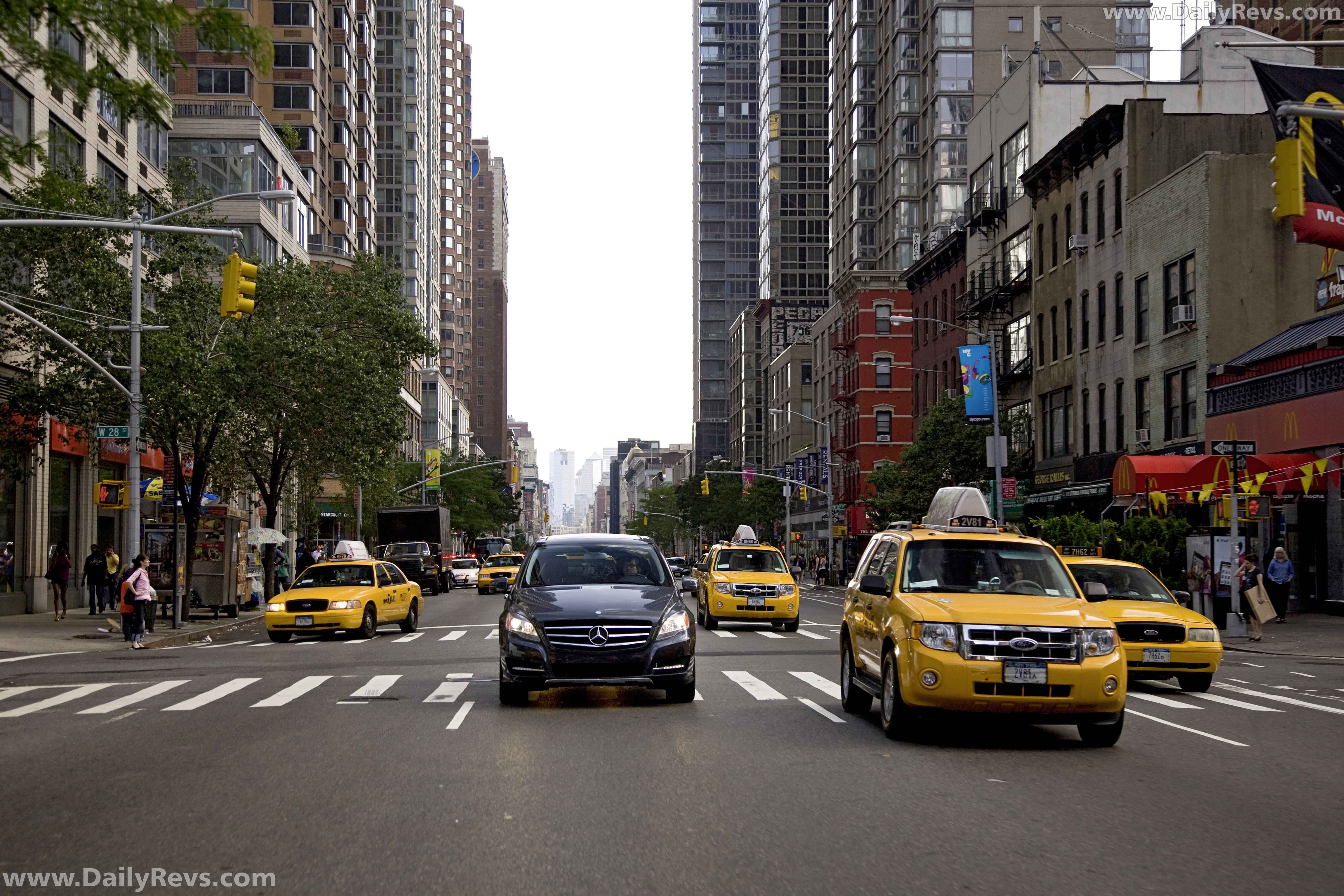 Image for 2011 Mercedes-Benz R-Class - Exteriors, Interiors and Details