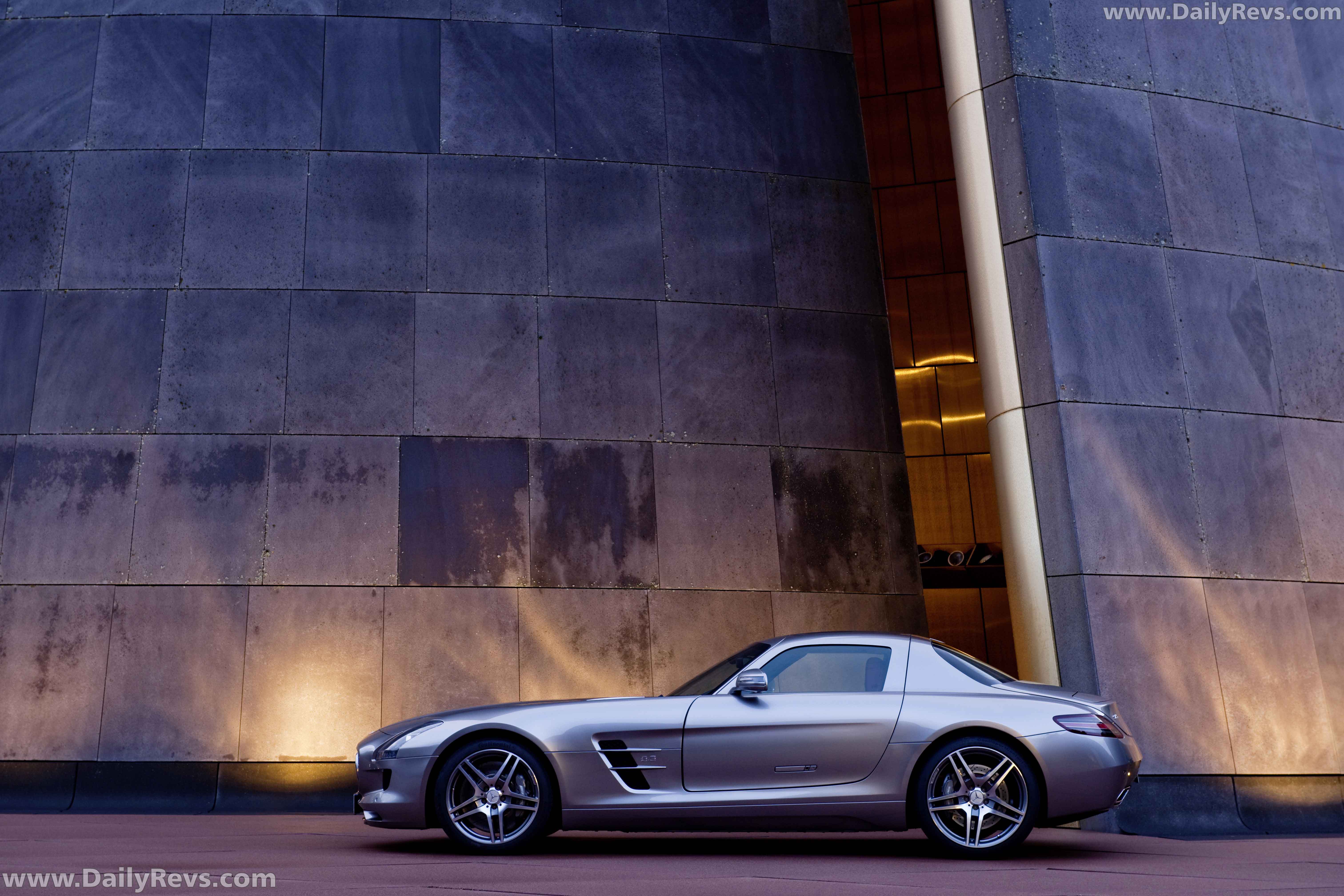 Image for 2011 Mercedes-Benz SLS AMG - Exteriors, Interiors and Details