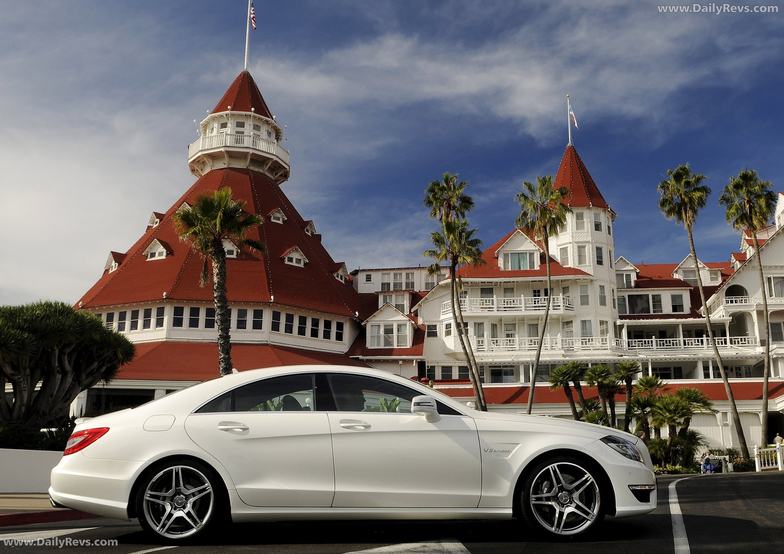 Image for 2012 Mercedes-Benz CLS63 AMG US Version - Exteriors, Interiors and Details