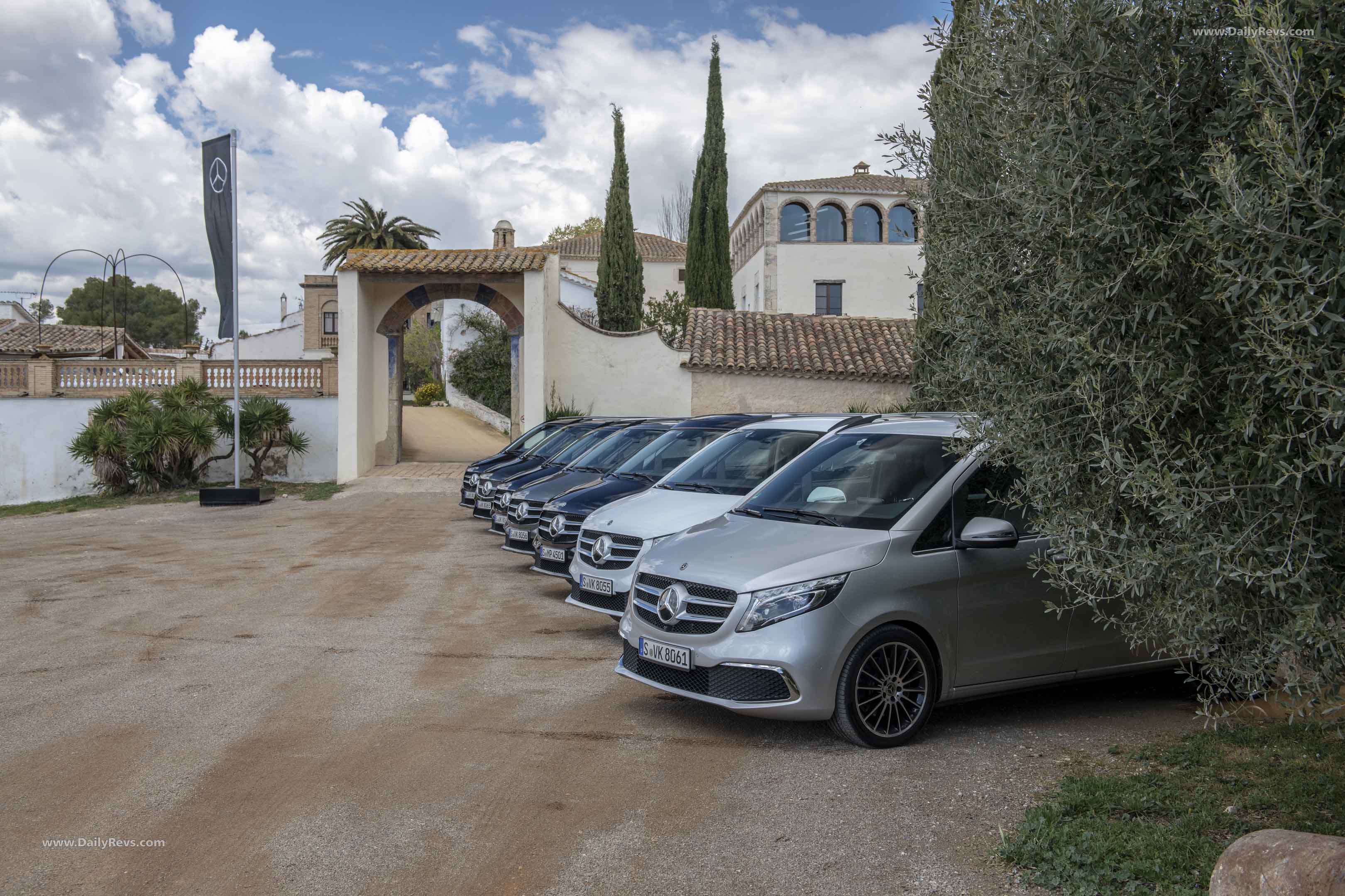 Image for 2020 Mercedes-Benz V-Class - Exteriors, Interiors and Details