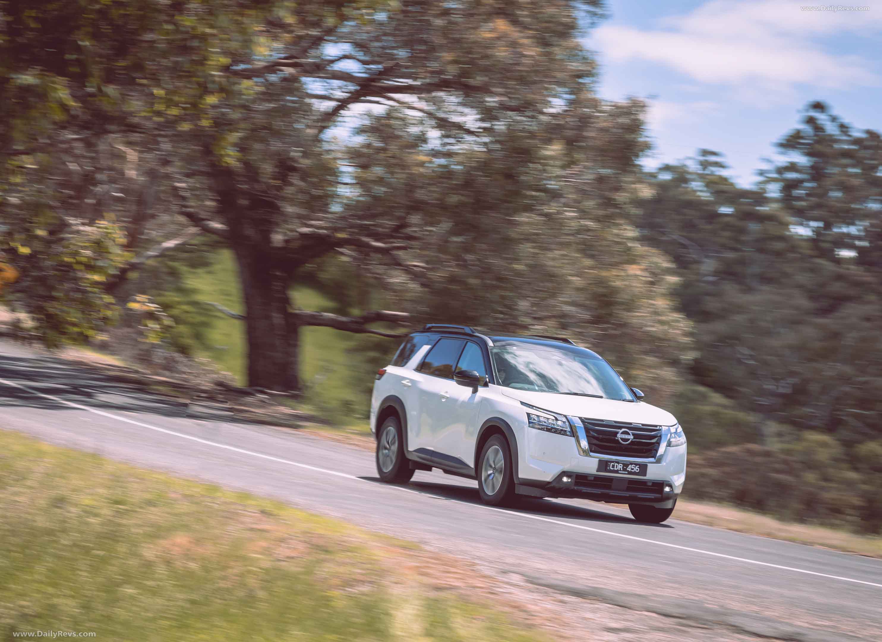 Picture of 2023 Nissan Pathfinder Ti-4WD