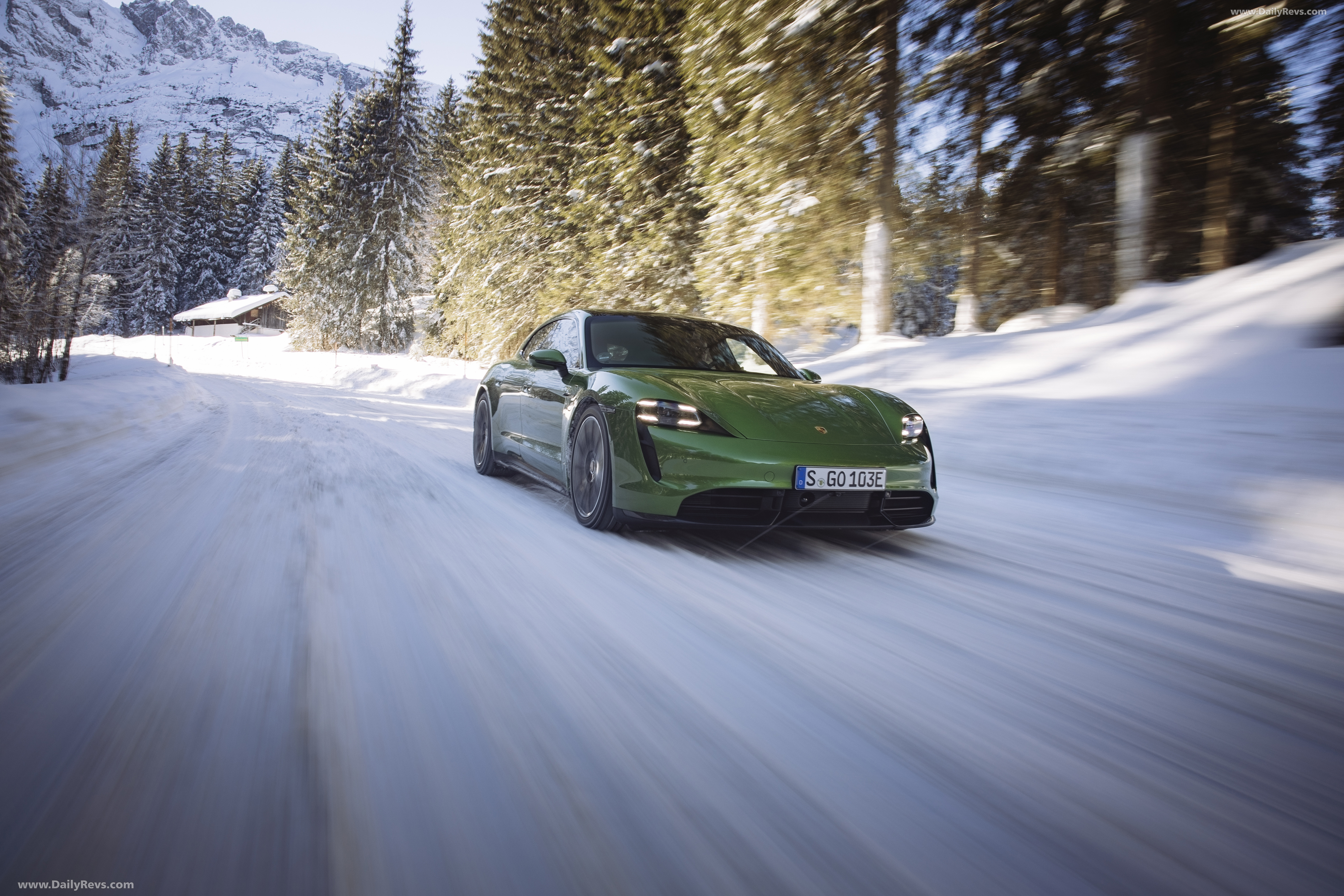 Image for 2022 Porsche Taycan Turbo S Sport Turismo Mamba Green Metallic - Exteriors, Interiors and Details