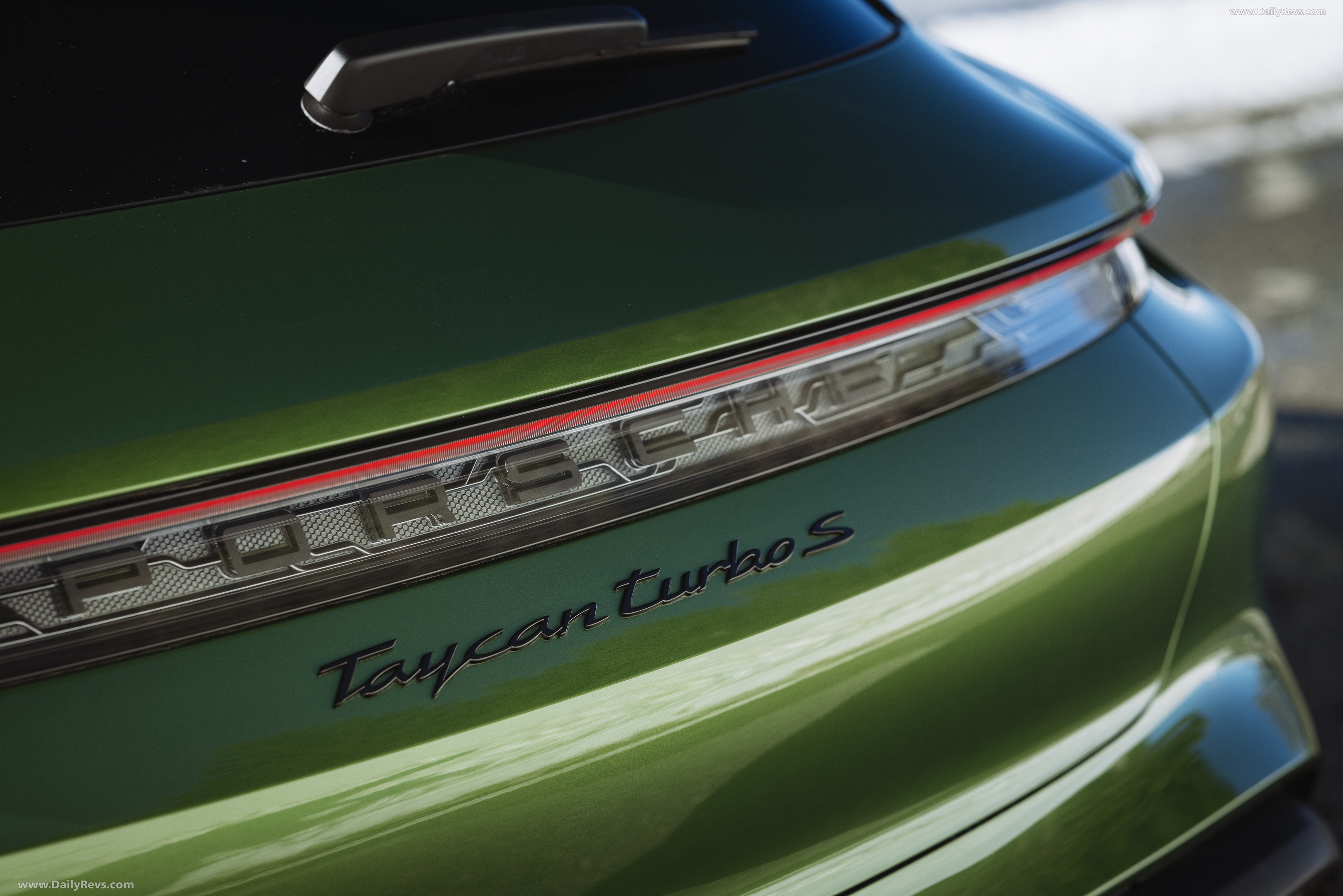 Image for 2022 Porsche Taycan Turbo S Sport Turismo Mamba Green Metallic - Exteriors, Interiors and Details