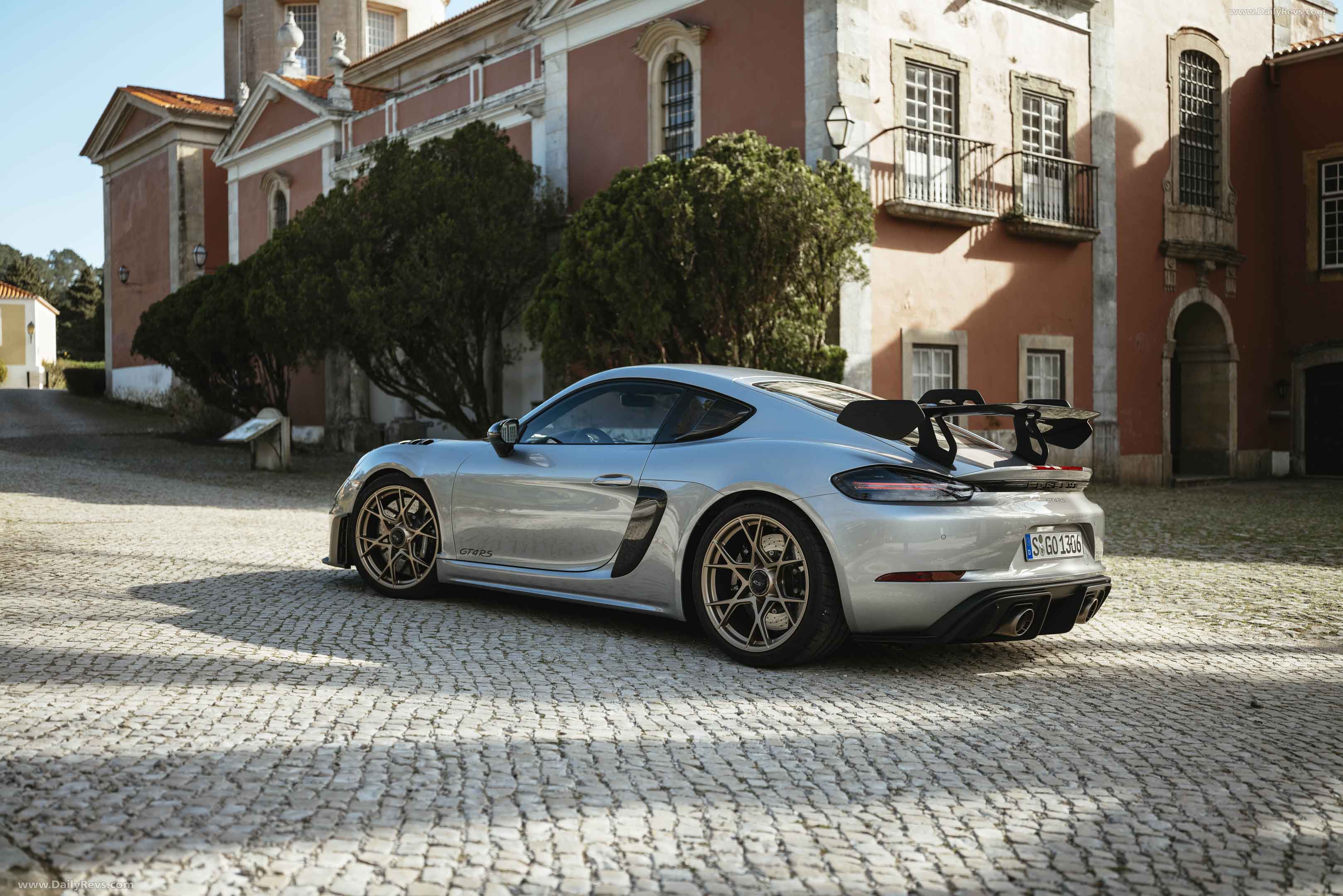 Image for 2022 Porsche 718 Cayman GT4 RS GT Silver Metallic - Exteriors, Interiors and Details