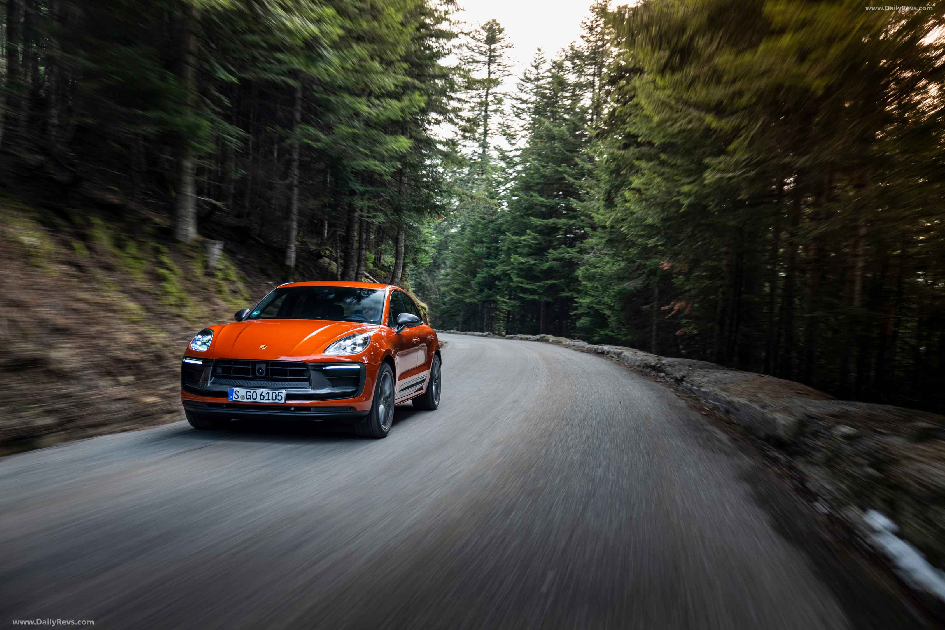 Image for 2022 Porsche Macan T Papaya Metallic - Exteriors, Interiors and Details