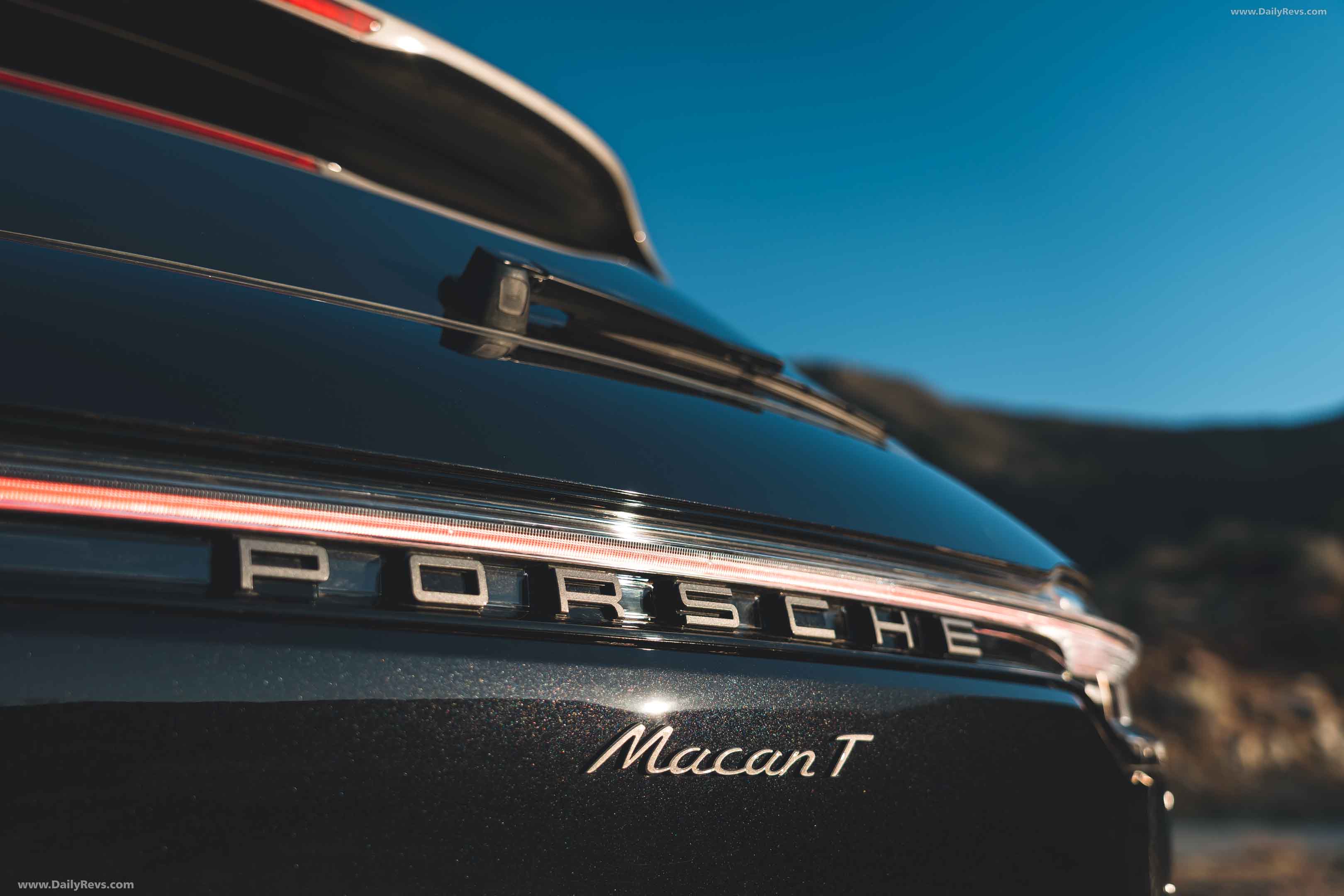 Image for 2022 Porsche Macan T Jet Black - Exteriors, Interiors and Details