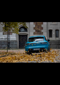 Image for 2022 Porsche Macan Miami Blue - Exteriors, Interiors and Details