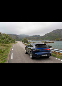 Image for 2022 Porsche Macan Gentian Blue Metallic - Exteriors, Interiors and Details