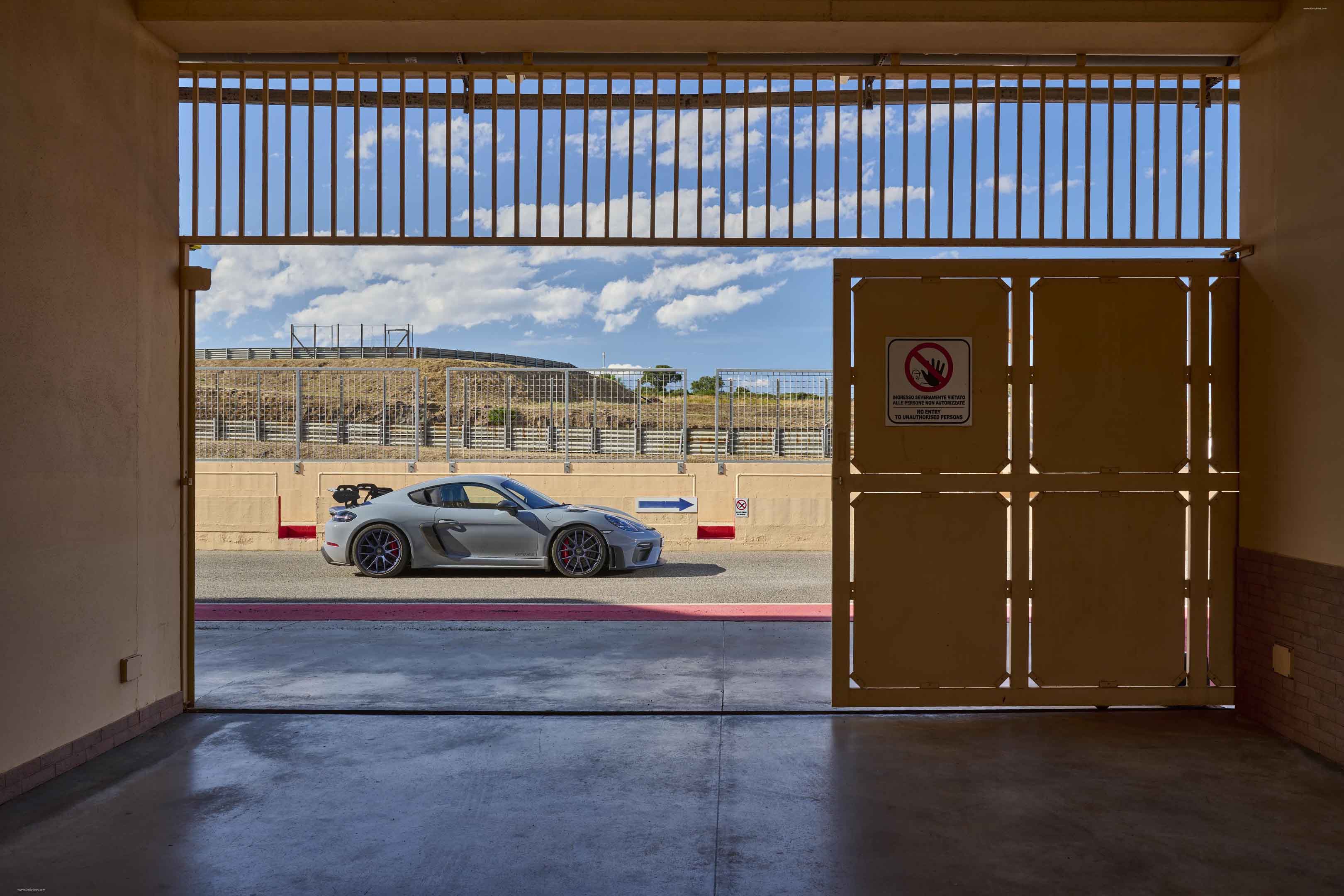 Picture of 2022 Porsche 718 Cayman GT4 RS