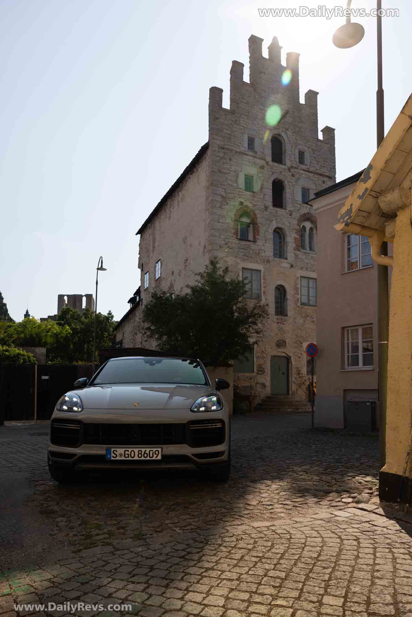 Picture of 2022 Porsche Cayenne Turbo GT Crayon