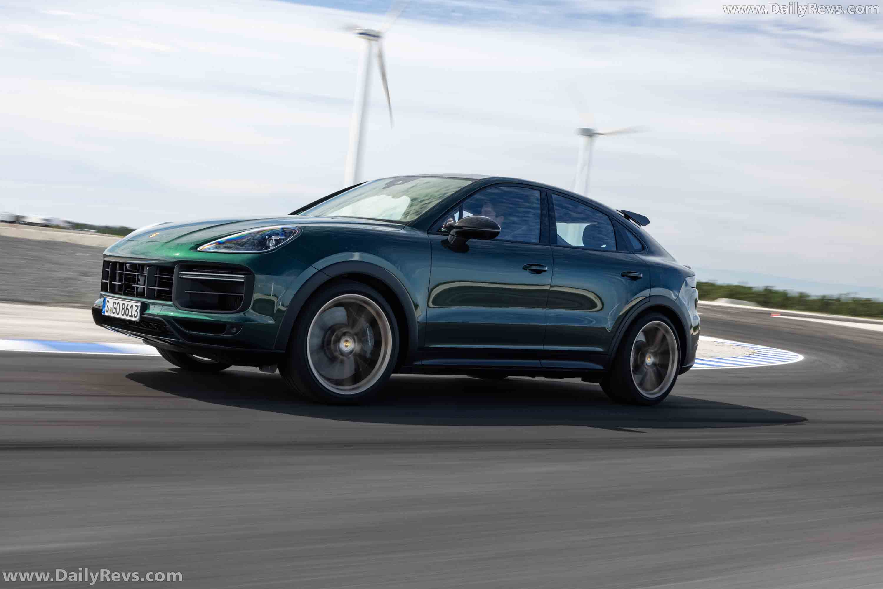 Image for 2022 Porsche Cayenne Turbo GT Racing Green Metallic - Exteriors, Interiors and Details