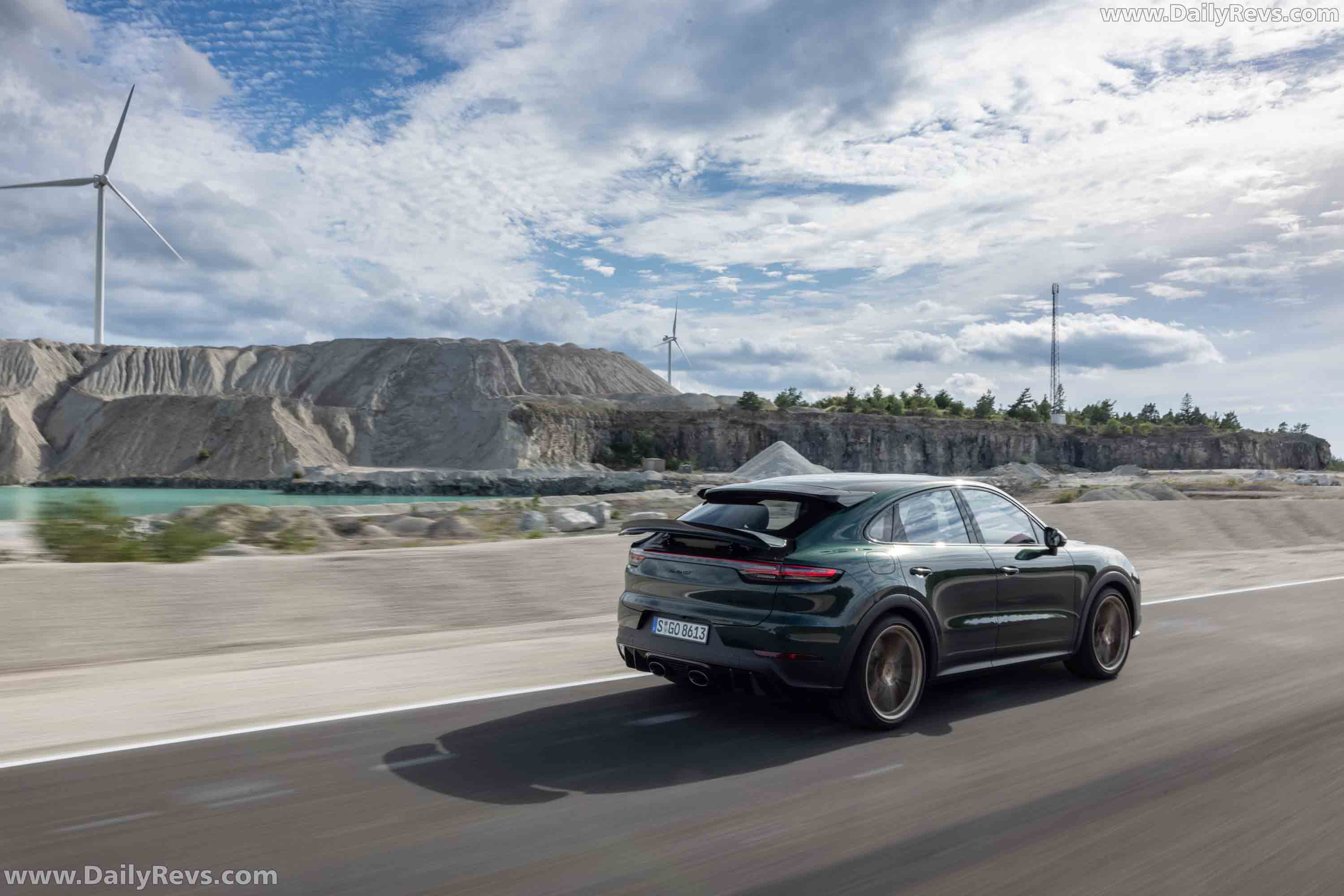 Image for 2022 Porsche Cayenne Turbo GT Racing Green Metallic - Exteriors, Interiors and Details