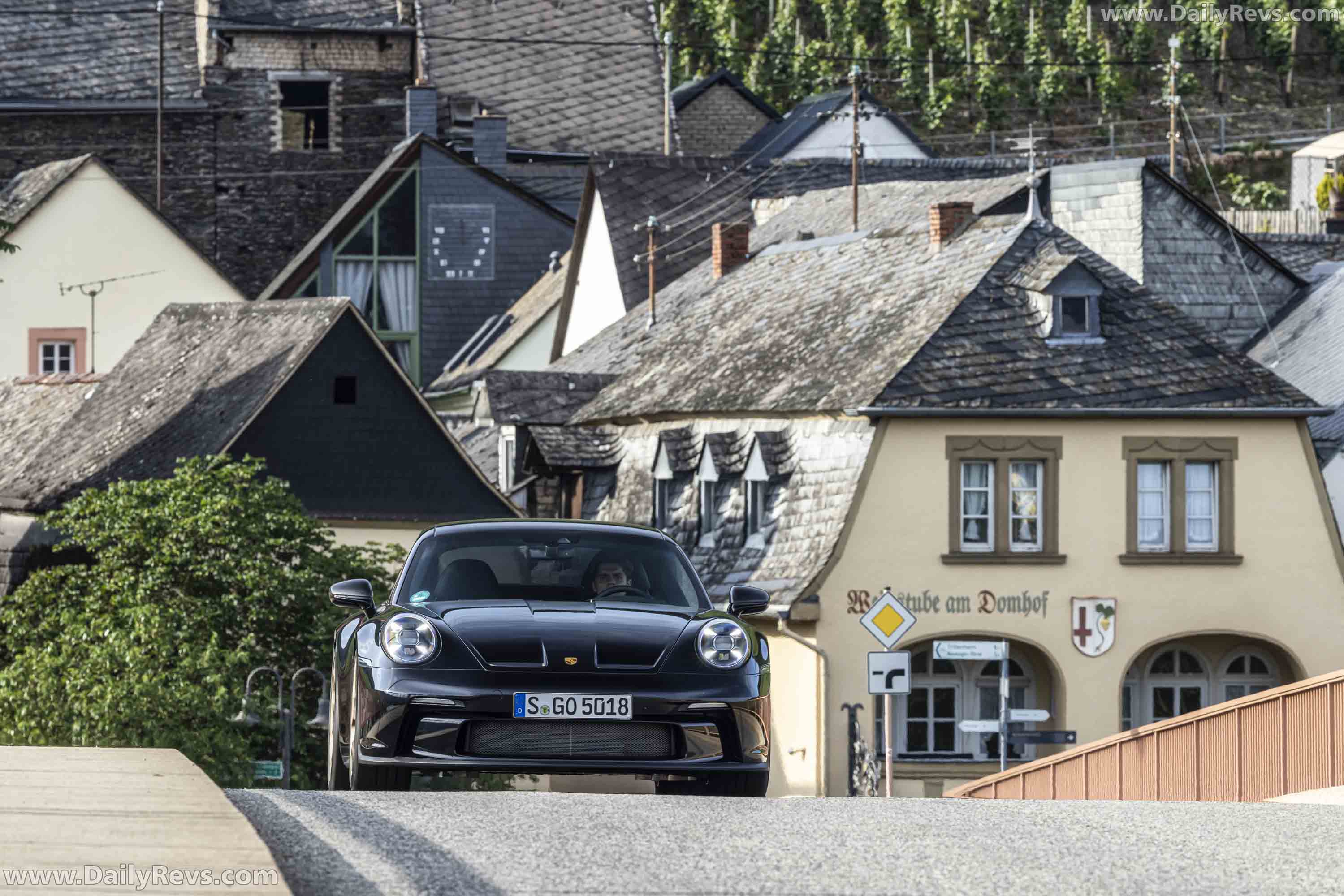 Image for 2022 Porsche 911 GT3 Touring Jet Black Metallic - Exteriors, Interiors and Details