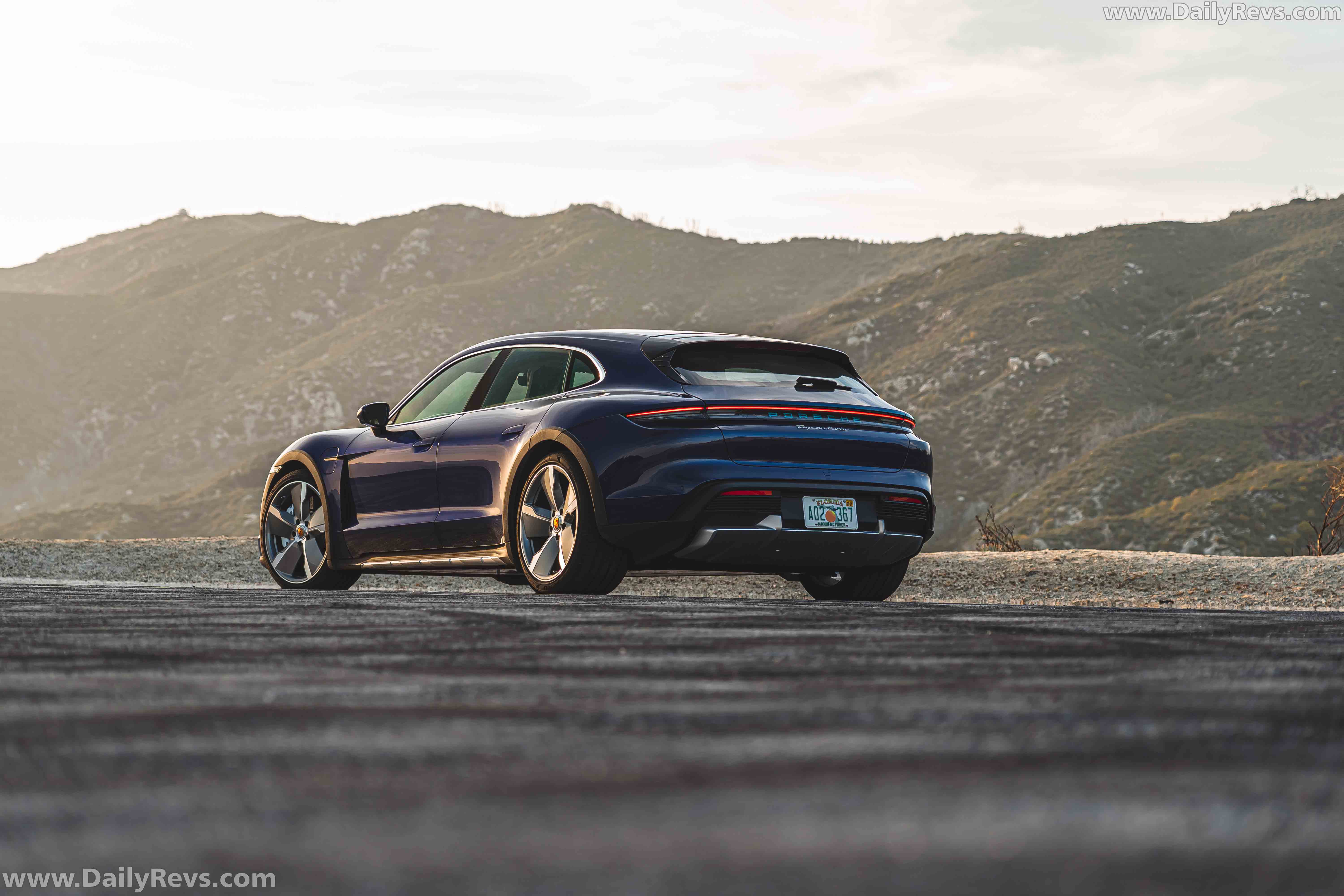 Image for 2022 Porsche Taycan Turbo Cross Turismo Gentian Blue - Exteriors, Interiors and Details