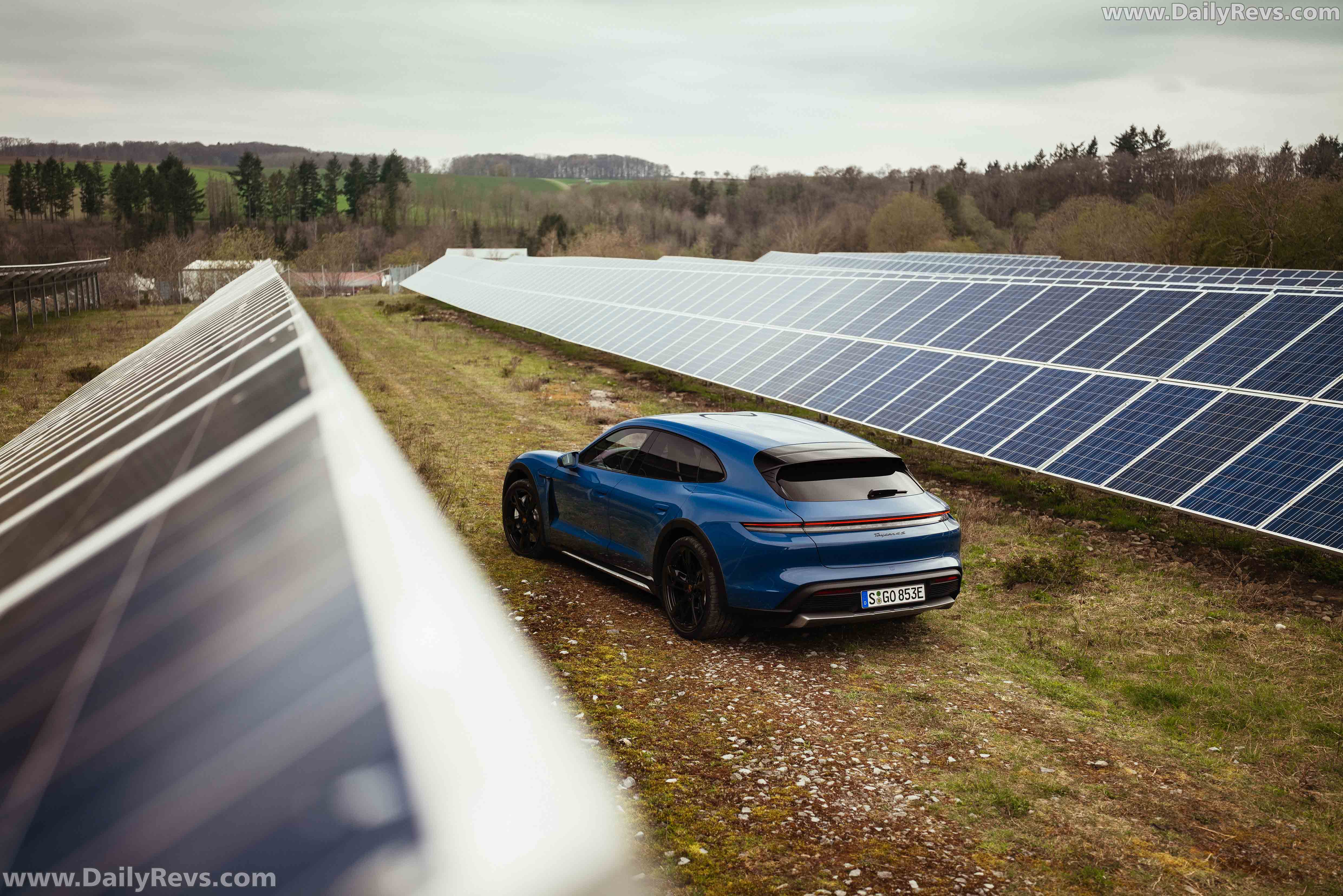 Picture of 2023 Porsche Taycan 4S Cross Turismo Neptune Blue