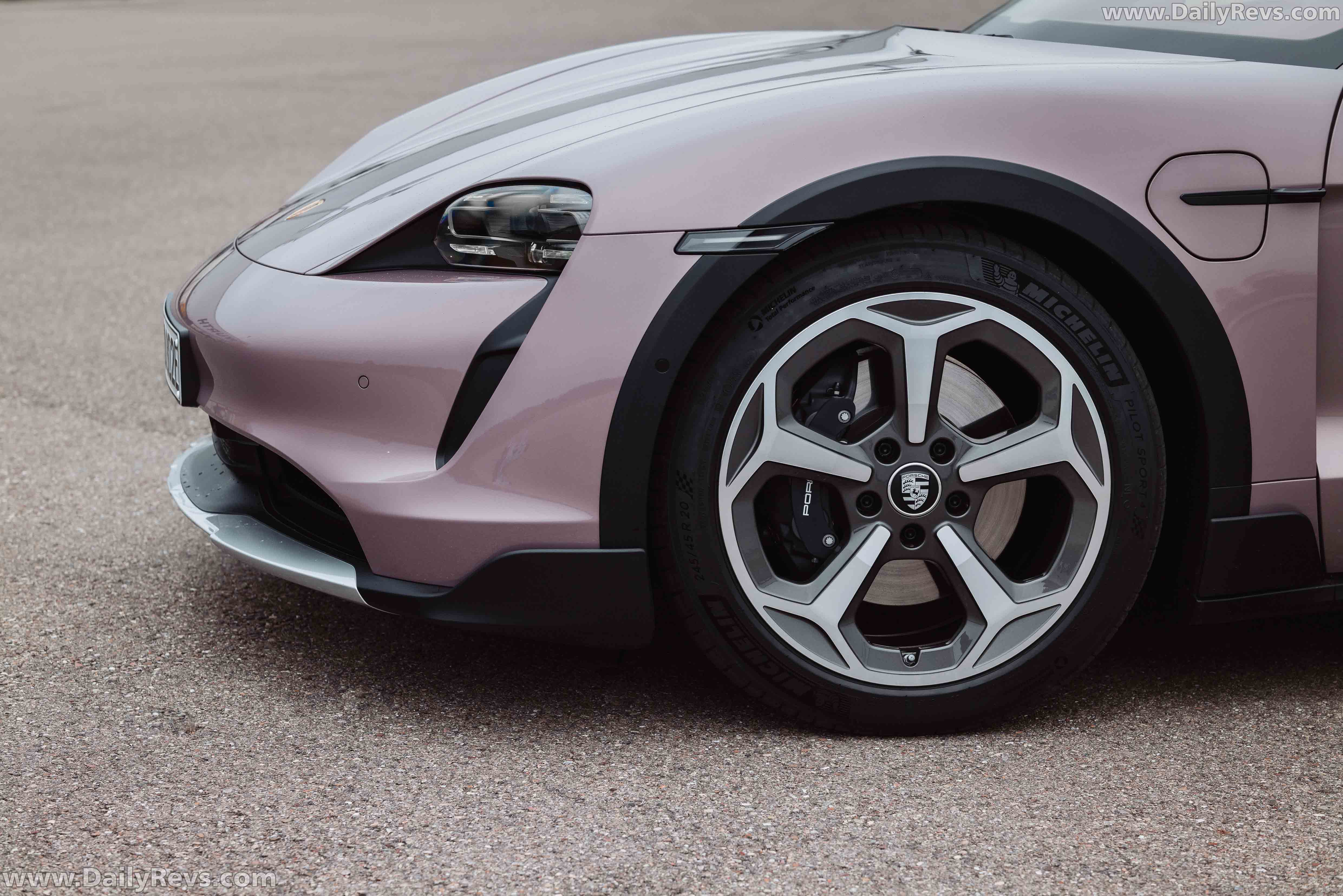 Image for 2022 Porsche Taycan 4 Cross Turismo  Frozen Berry Metallic - Exteriors, Interiors and Details